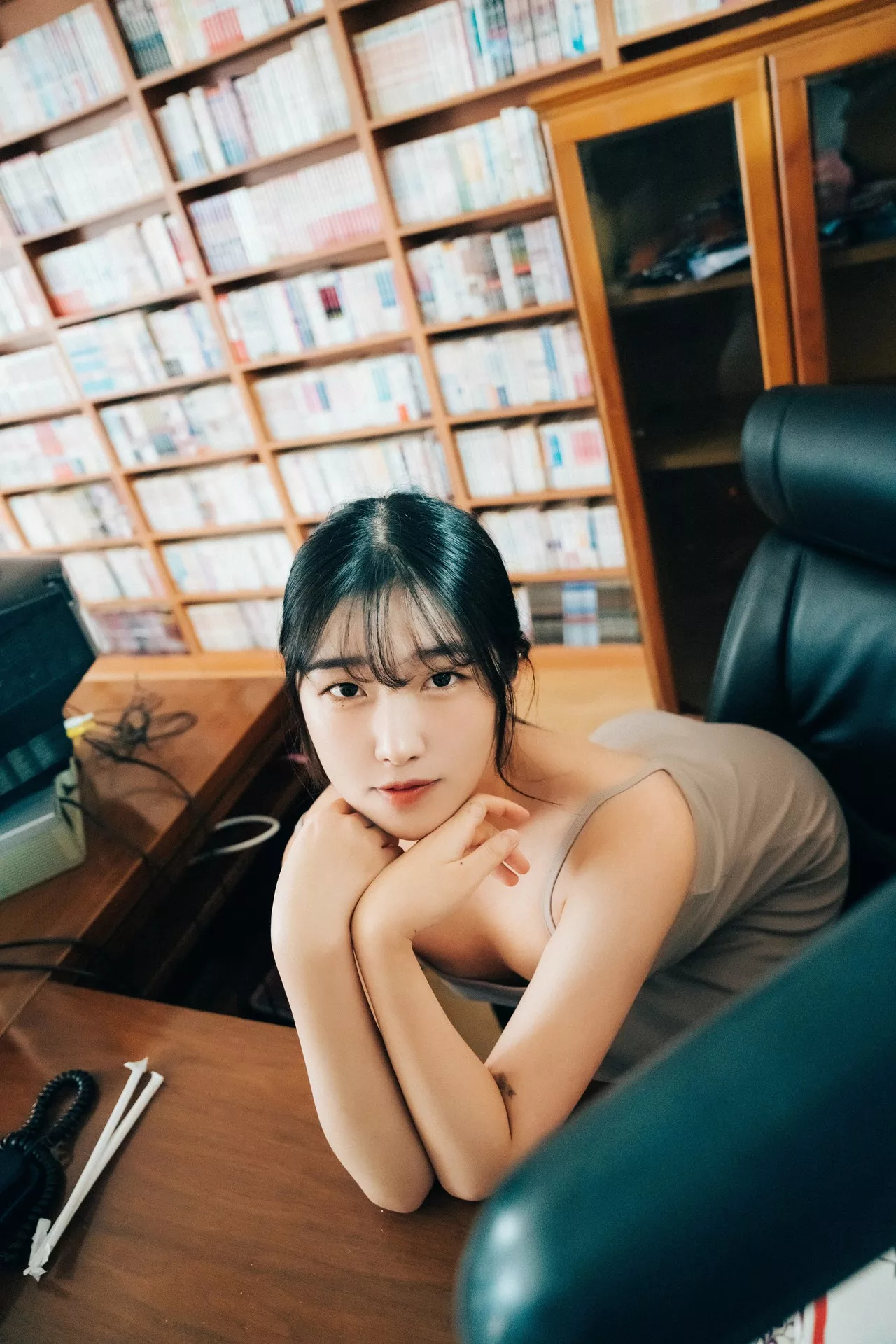 Sonson 【Loozy 淫惰萝莉 高丽尤物写真 】 高丽尤物写真 Comic Shop Girl ( S.Ver)(90P)