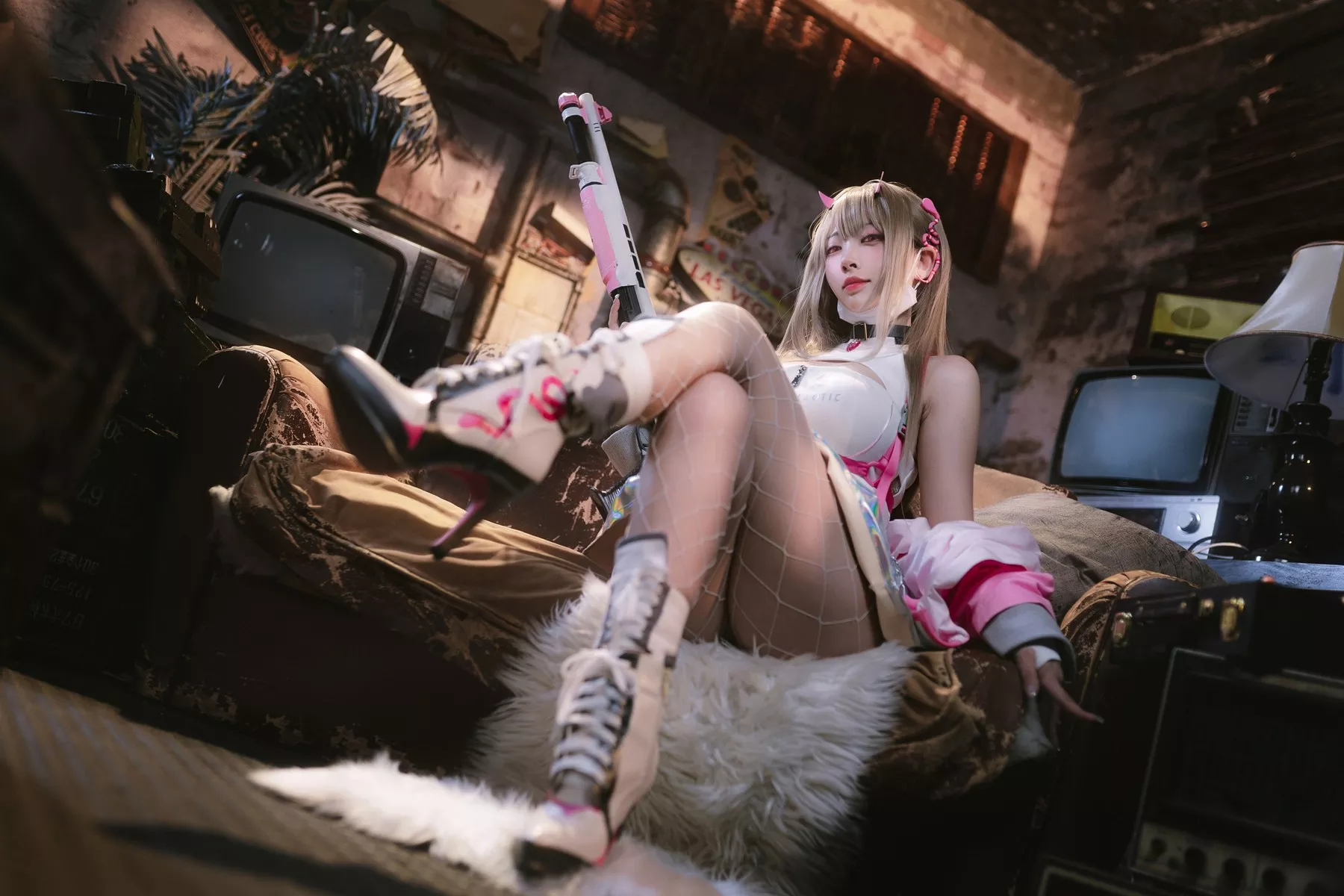 尤物Cosplay 风度密拍 宫本�@ 毒蛇