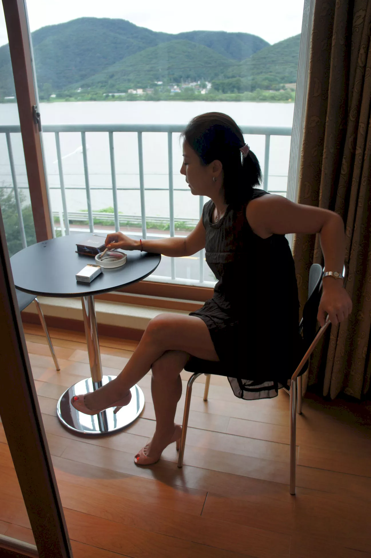 韩模 人体 曾经超级火爆的 高丽 超群少妻护理长3P门