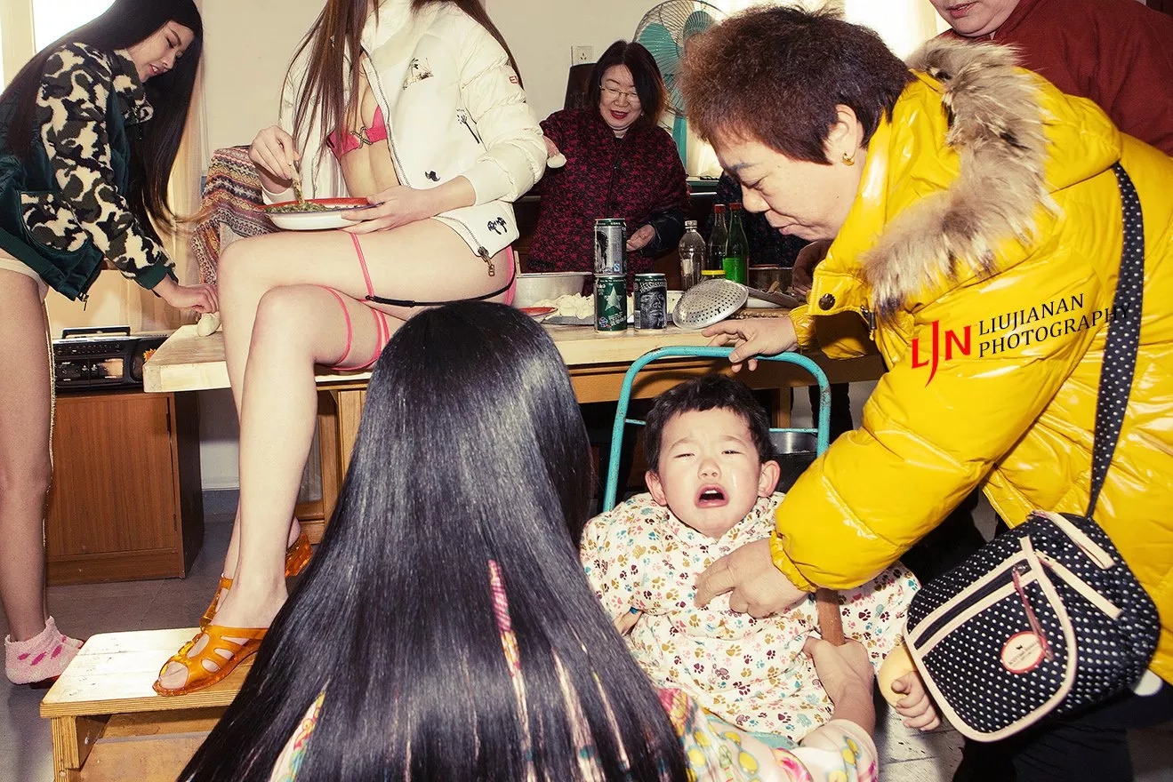 《乌性大片》 作品 写真师 裸模 �⒓涡凑� 人体