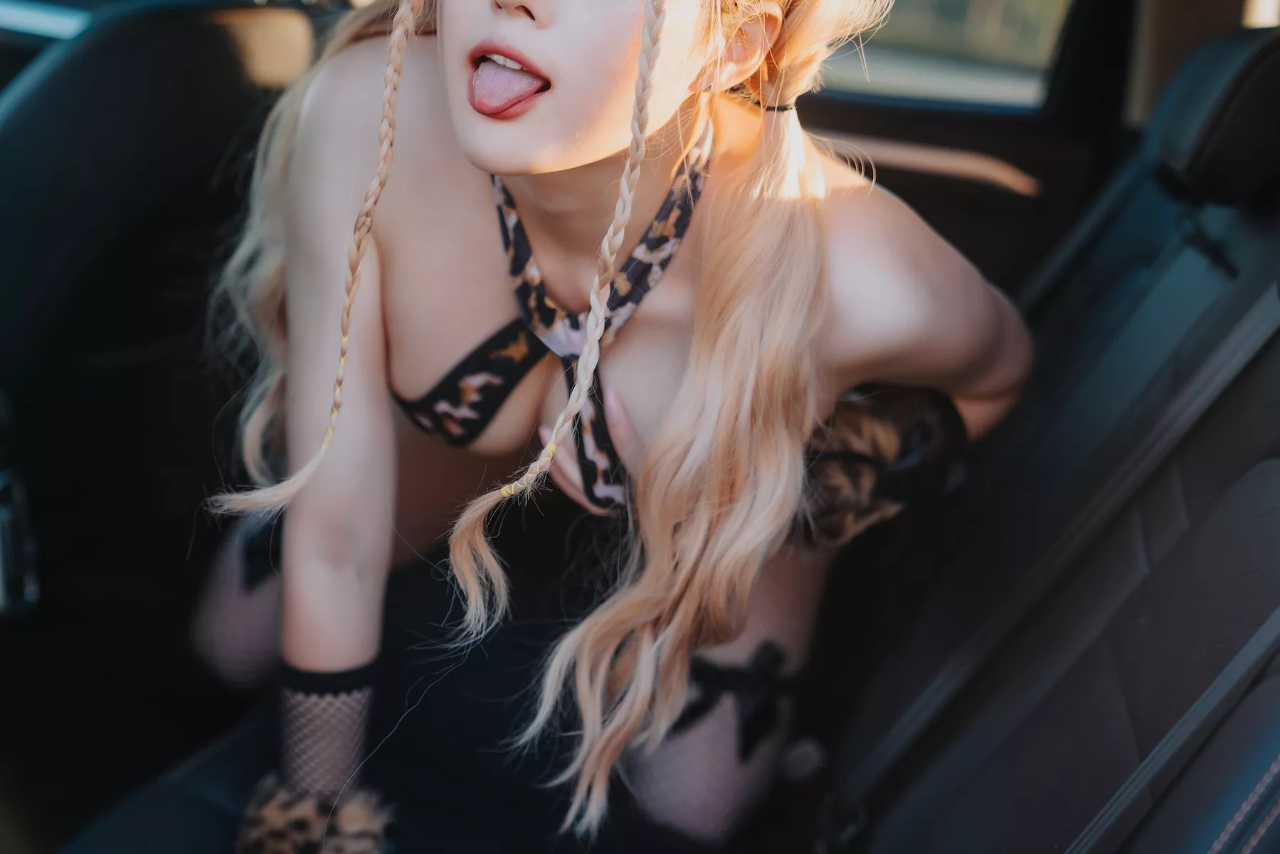 夏夏 Natsuko 撩人私拍 子 仙女Cosplay 豹纹X车