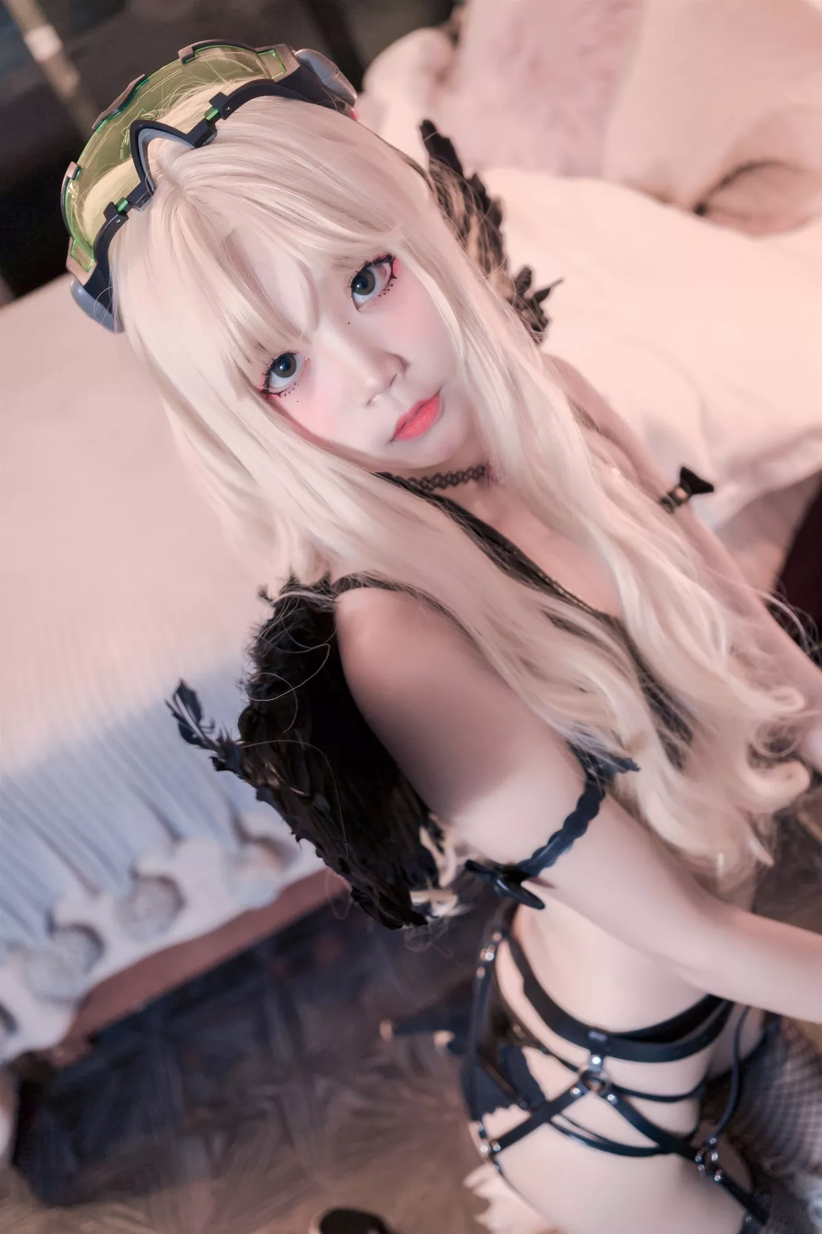 清纯少女 五更百鬼 吊带黑丝 圣女 丽人Cosplay