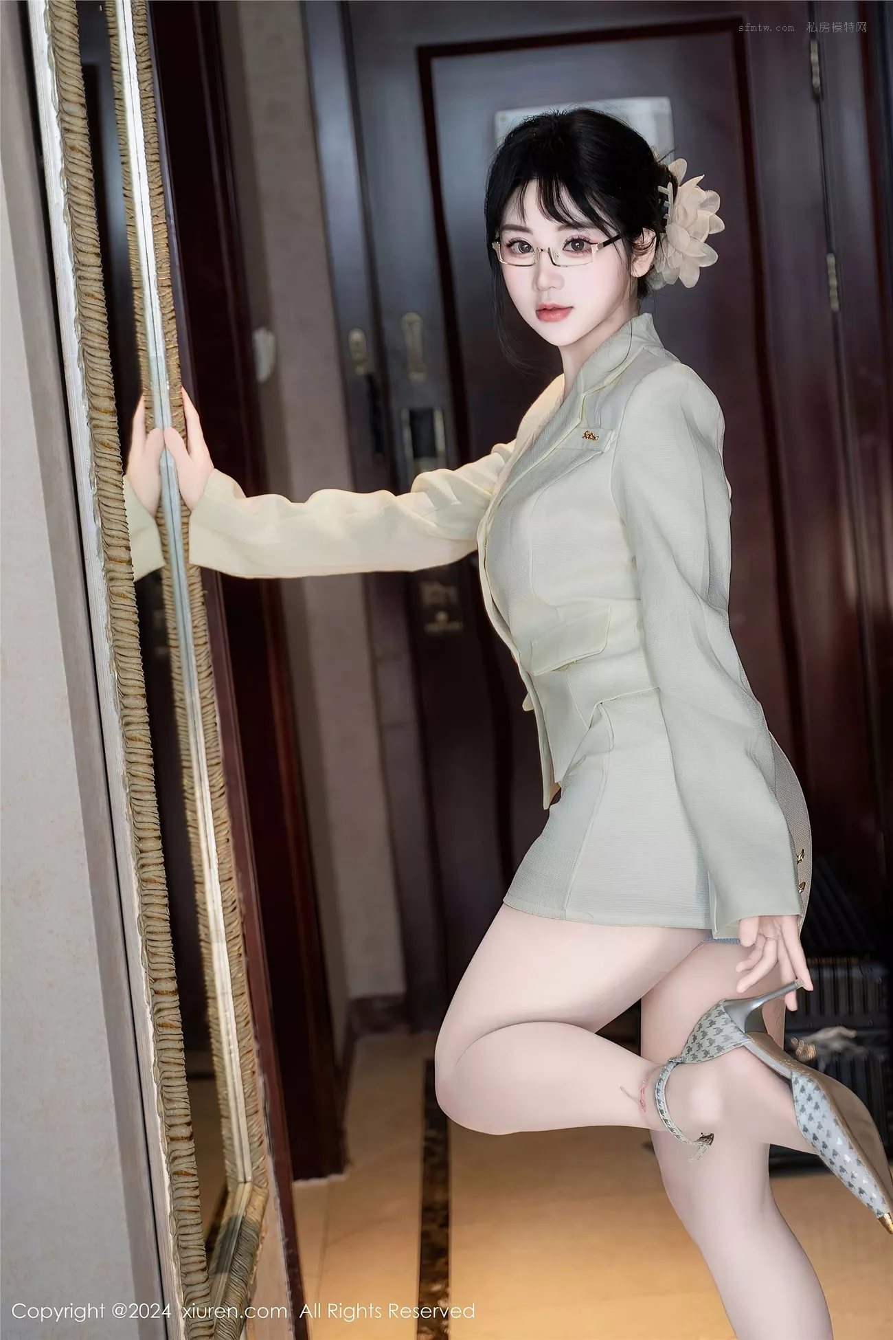 XiuRen】高精细图相 【秀人网 Vol.8717 汐汐 爱吃草莓