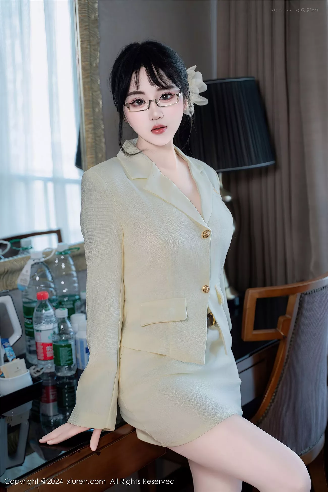 XiuRen】高精细图相 【秀人网 Vol.8717 汐汐 爱吃草莓