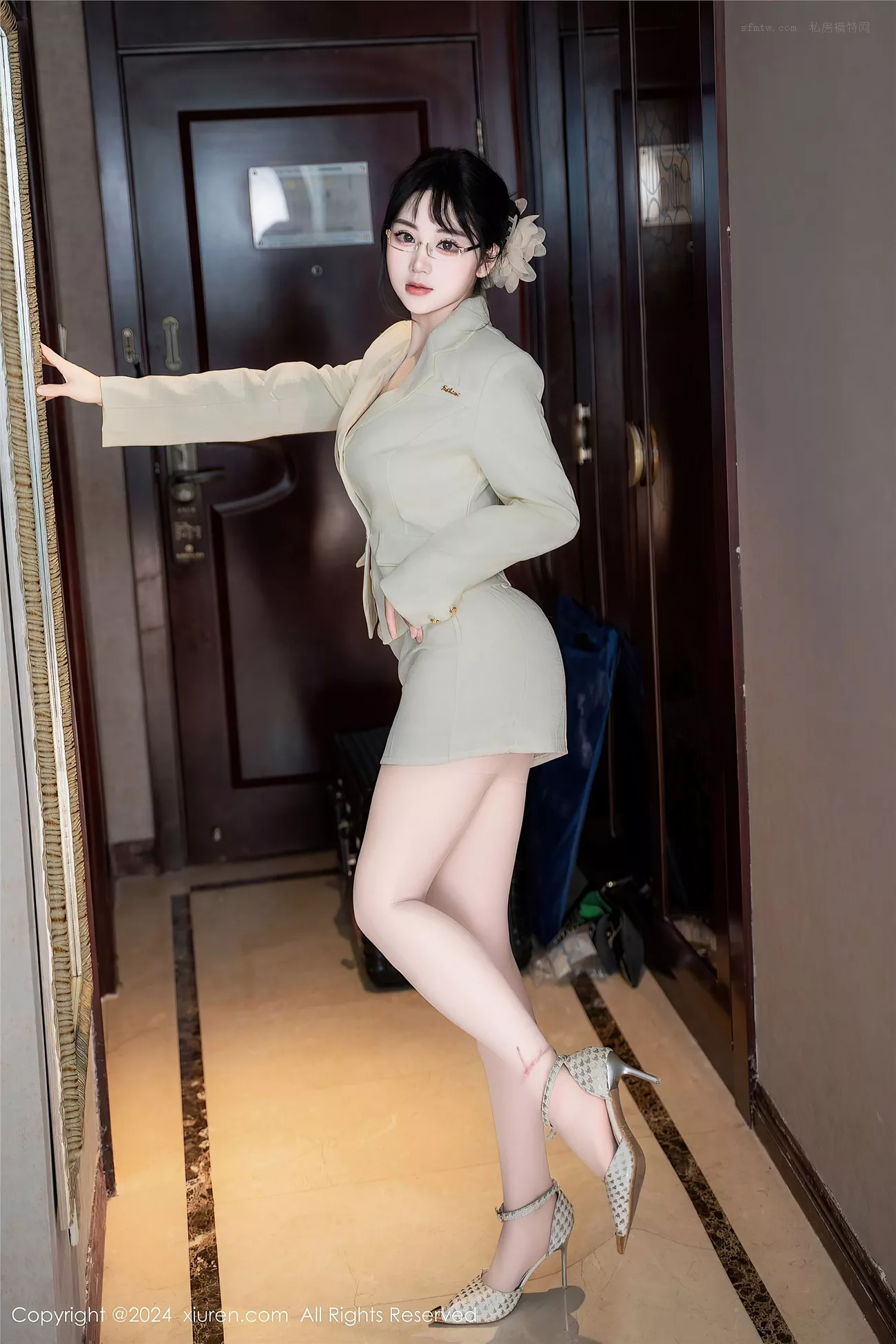 XiuRen】高精细图相 【秀人网 Vol.8717 汐汐 爱吃草莓