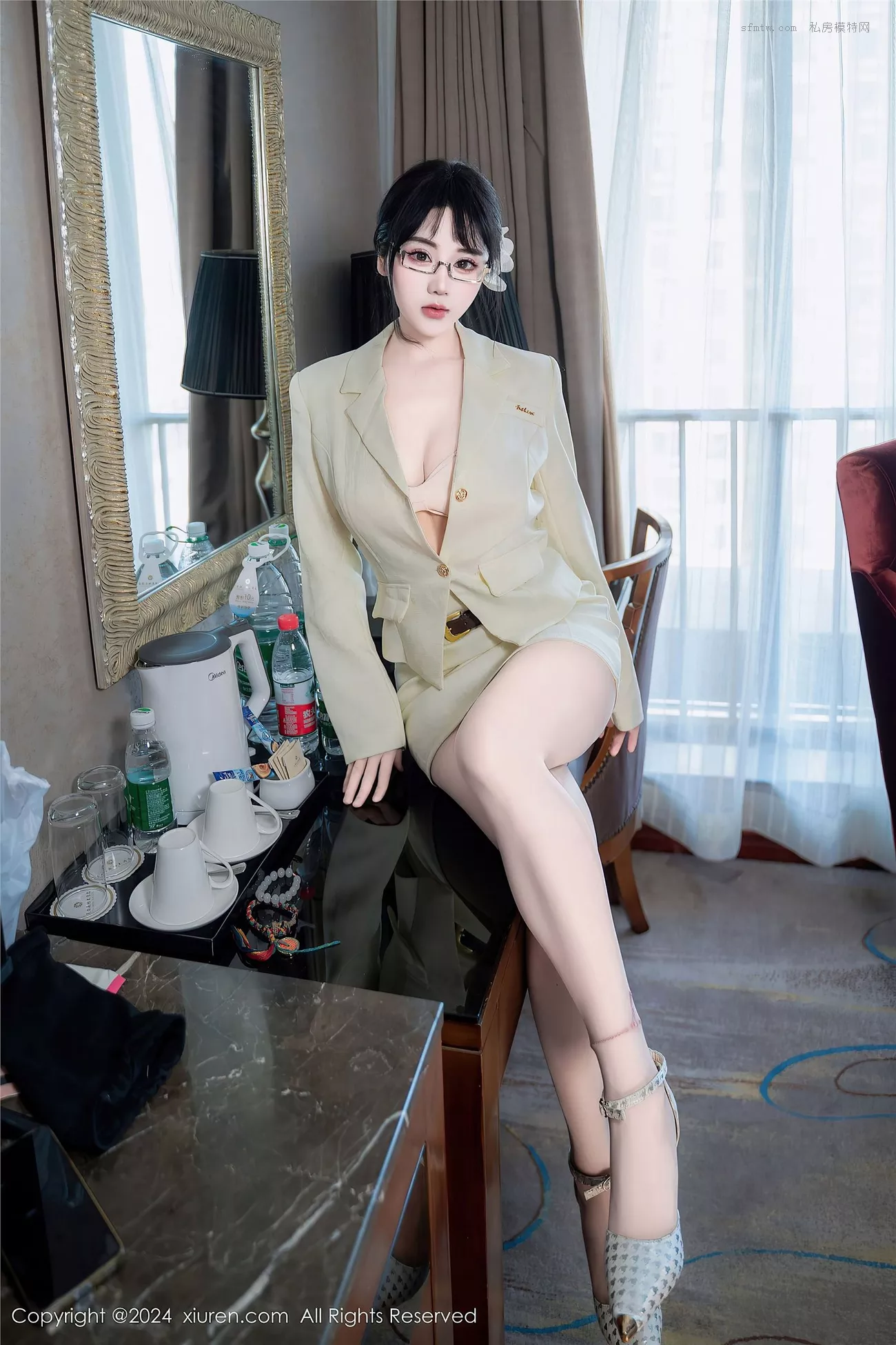 XiuRen】高精细图相 【秀人网 Vol.8717 汐汐 爱吃草莓