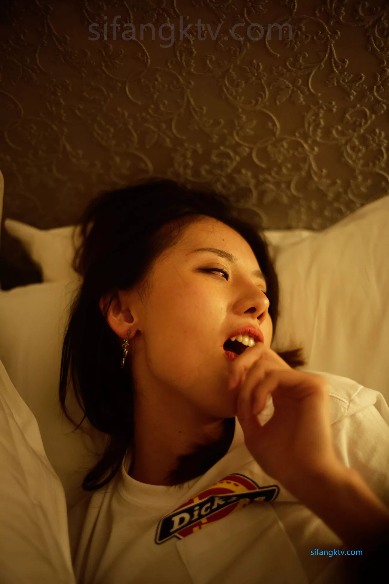 就是阿朱啊《sex啪啪无修曝光》 超清写真套图