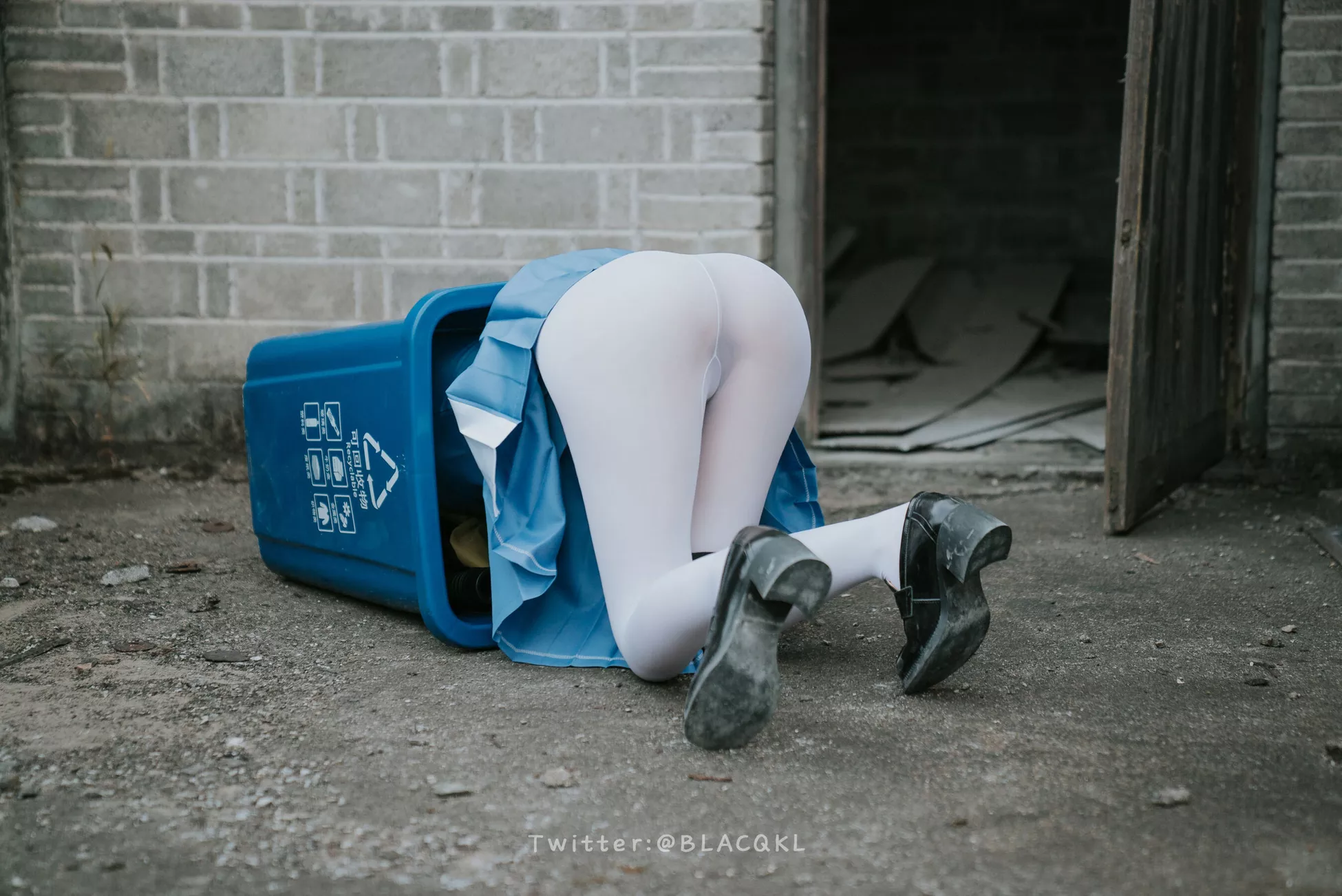 白莉爱吃巧克力 高清影像套图 《霞�g美游》