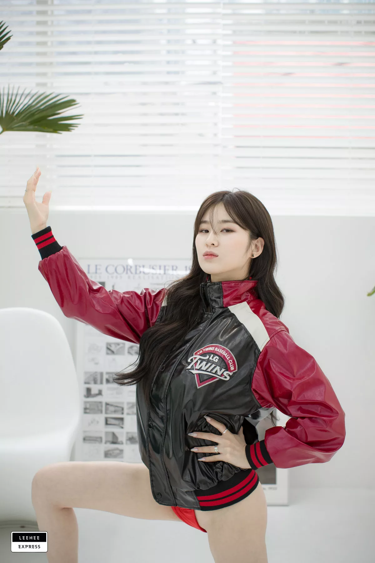 高丽仙女写真 LERB Hyeon【LEEHEE EXPRESS  Kim 利熙快运 Woo 超清高丽美模写真组图】 009(42P)