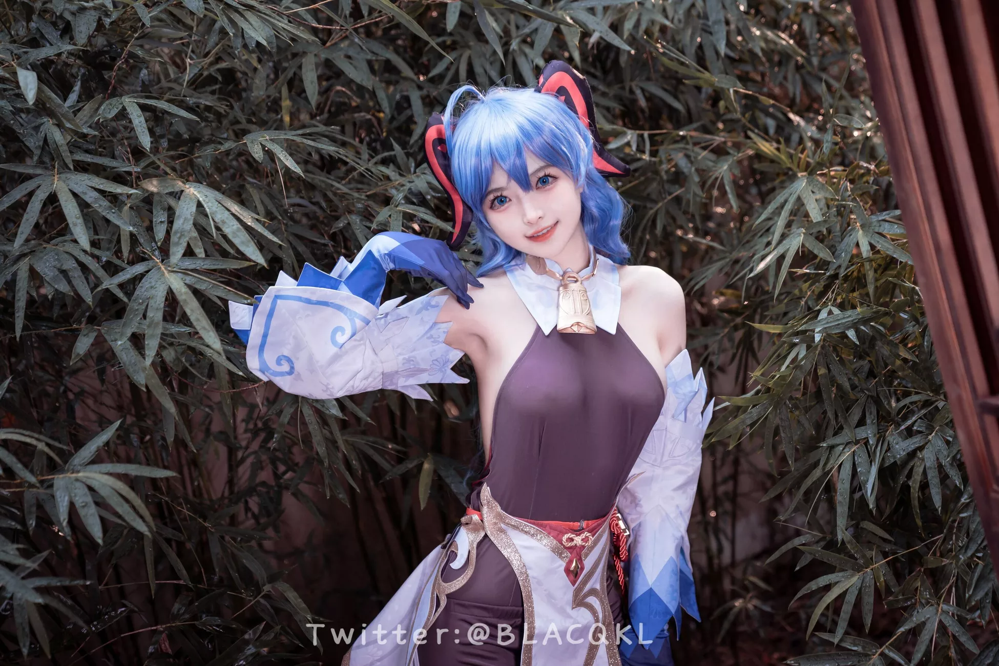 《 》 白莉爱吃巧克力 甘雨 高质影像组图