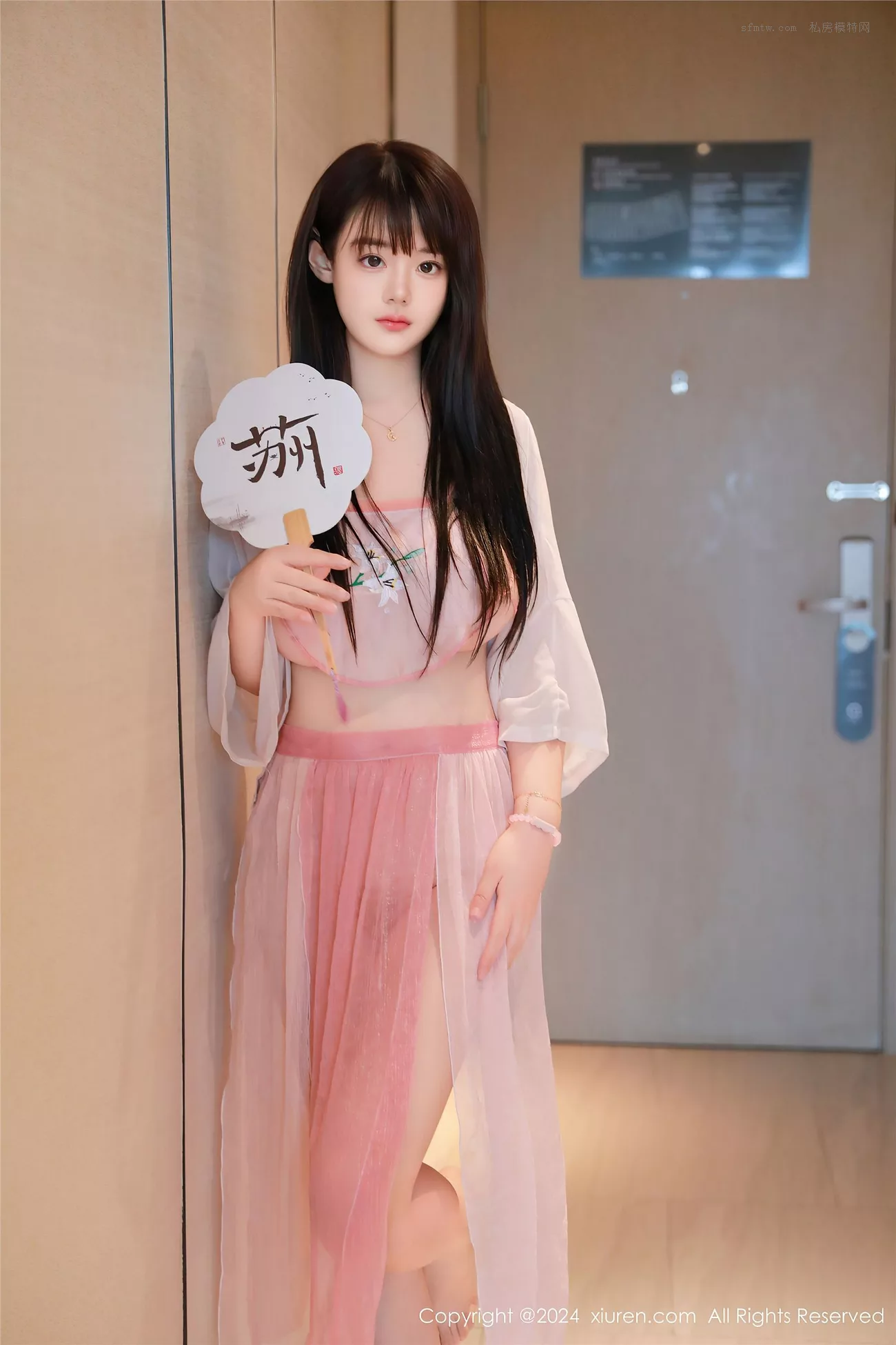【XIUREN秀人网 Vol.8724 XiuRen】高精细相片 陈柒柒