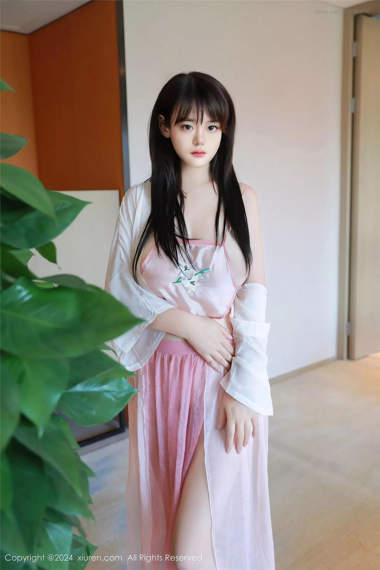 【XIUREN秀人网 Vol.8724 XiuRen】高精细相片 陈柒柒