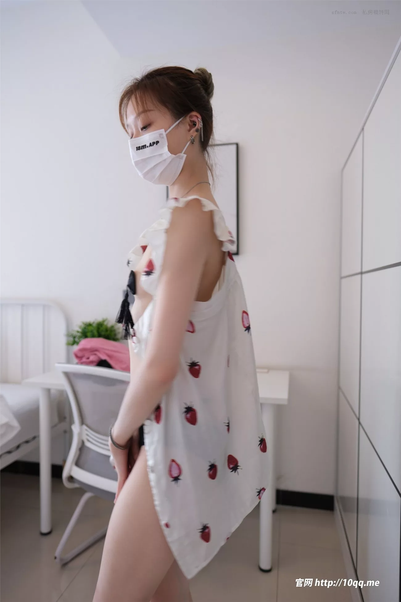【ROSI 肉丝无内萝莉影像】 No.2981 口罩列组
