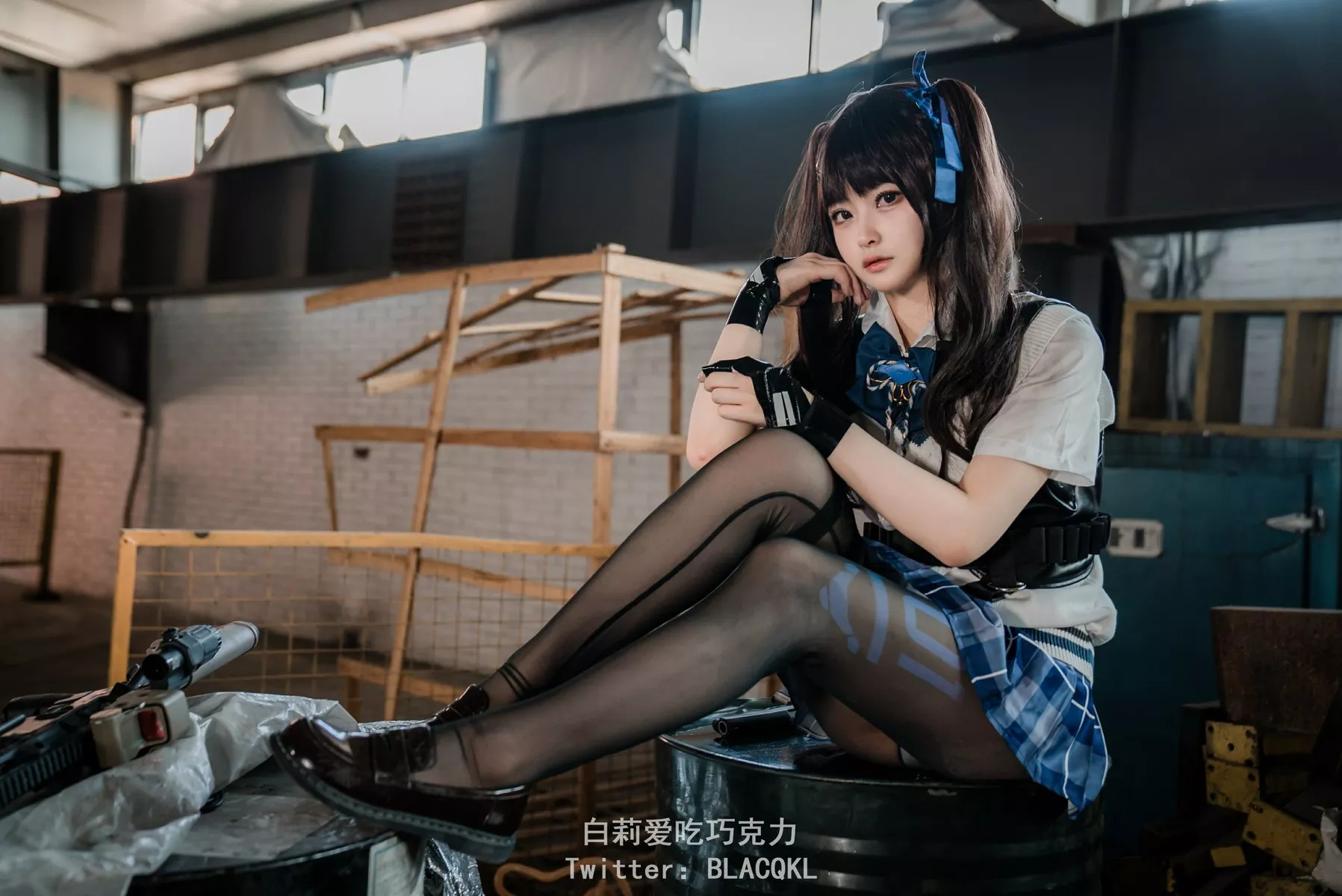 关 白莉爱吃巧克力 美人Cosplay 小雨