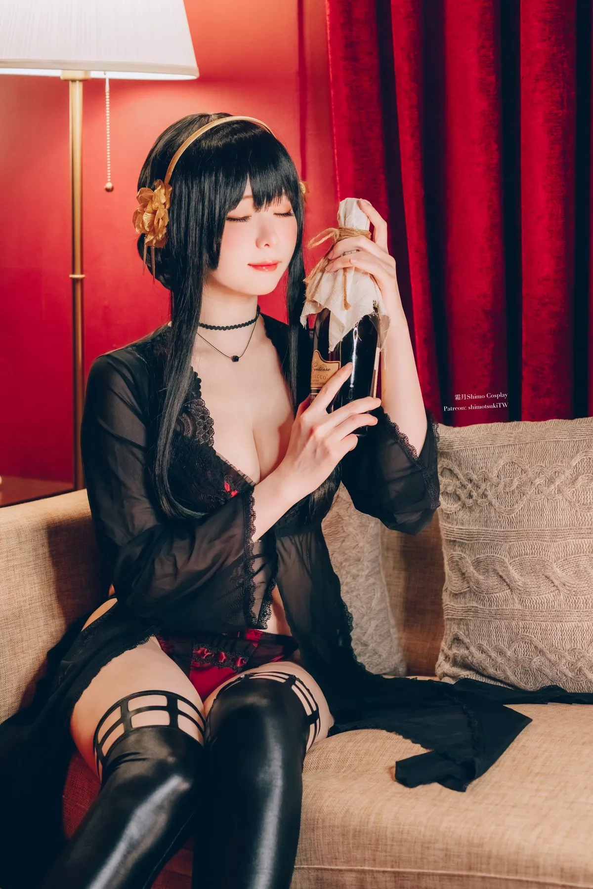 美女Cosplay 约儿黑�Y服＋�纫滤�裙 shimo 霜月