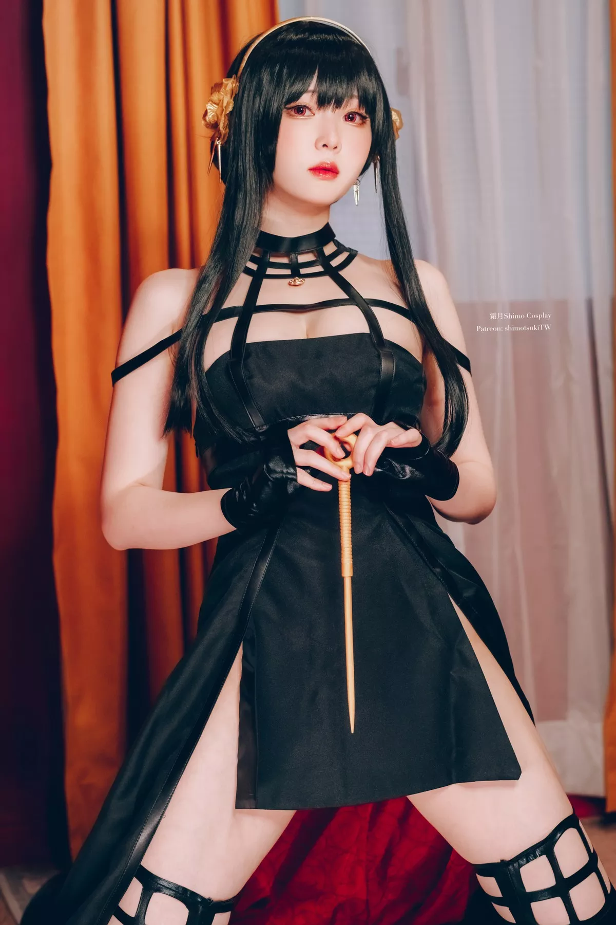 美女Cosplay 约儿黑�Y服＋�纫滤�裙 shimo 霜月