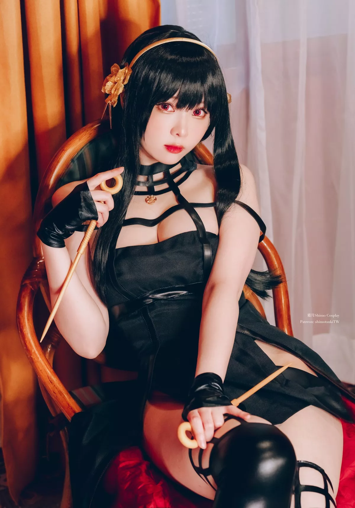 美女Cosplay 约儿黑�Y服＋�纫滤�裙 shimo 霜月