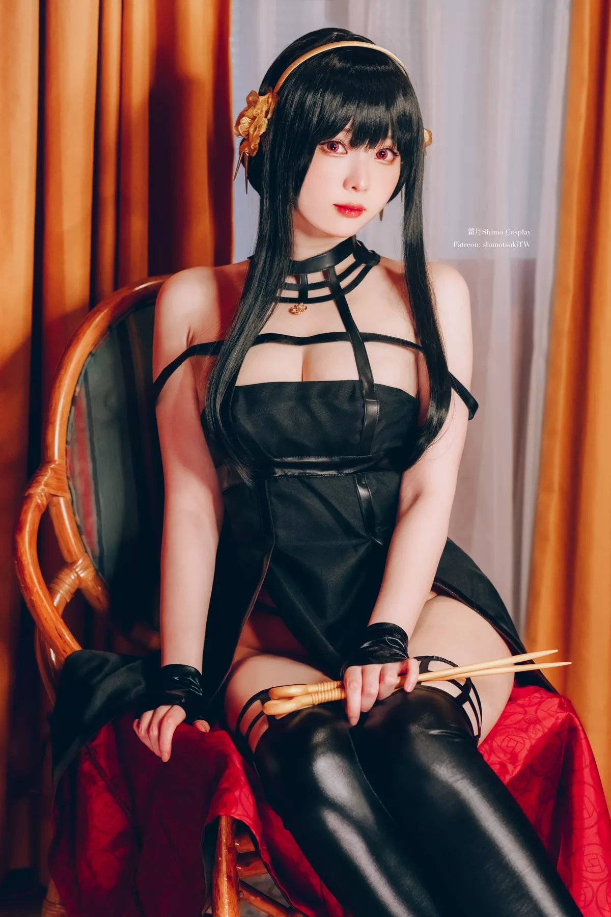 美女Cosplay 约儿黑�Y服＋�纫滤�裙 shimo 霜月