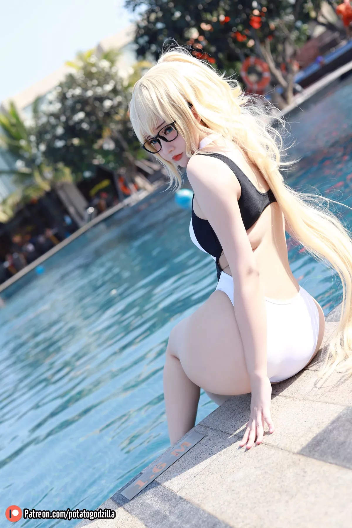 风情私拍 Arc Jeanne 佳人Cosplay Godzilla d 泳装 Potato