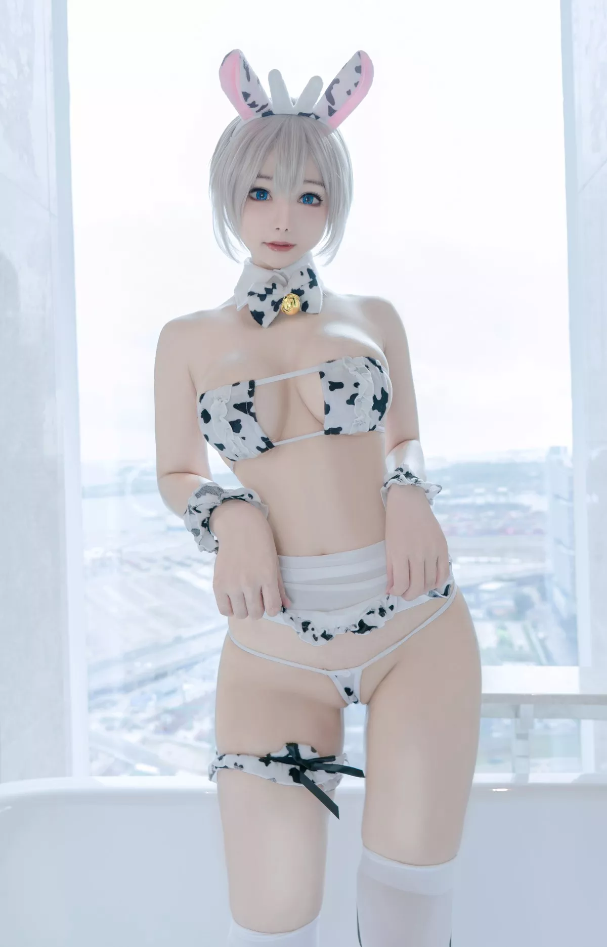 风骚私拍 Uzaki 佳人Cosplay Maid Cow KitKat