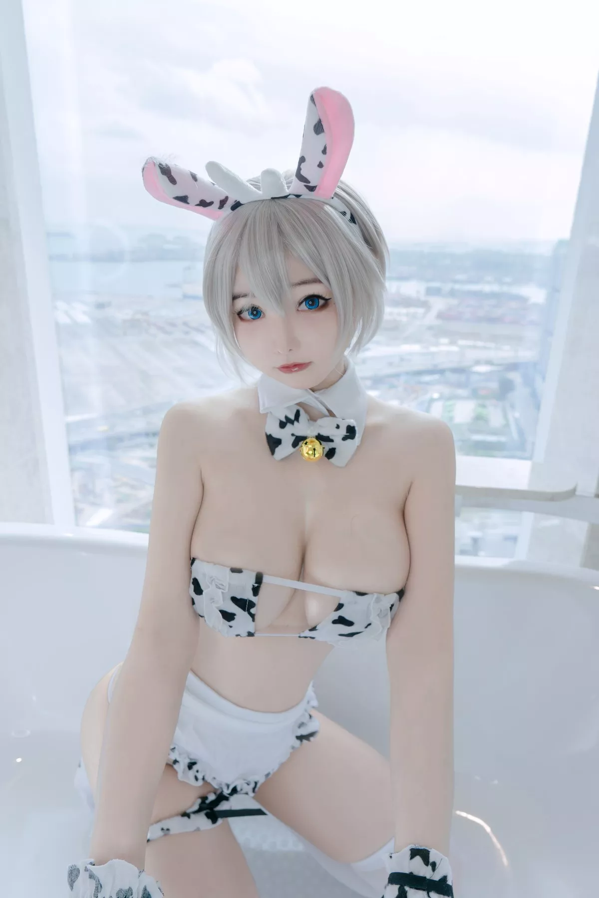 风骚私拍 Uzaki 佳人Cosplay Maid Cow KitKat