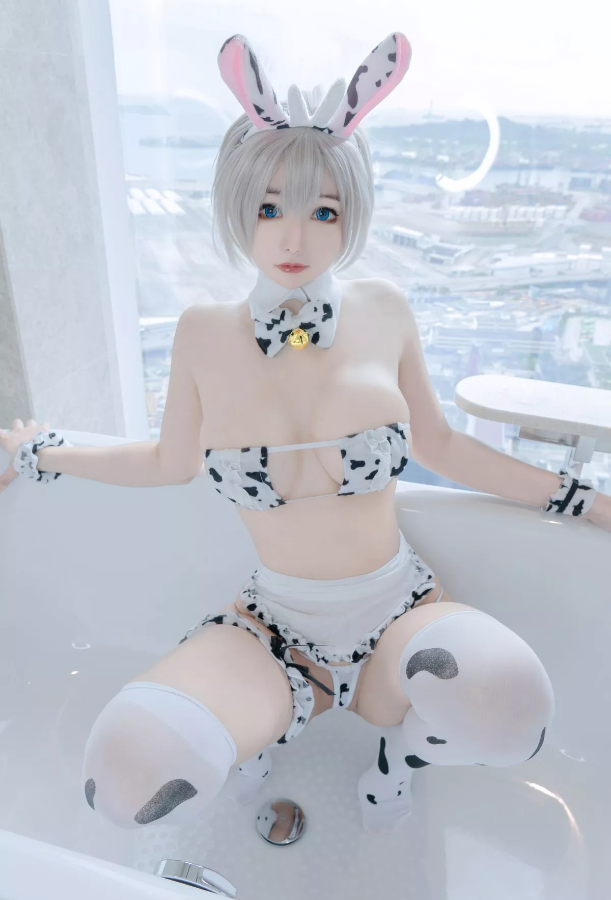风骚私拍 Uzaki 佳人Cosplay Maid Cow KitKat