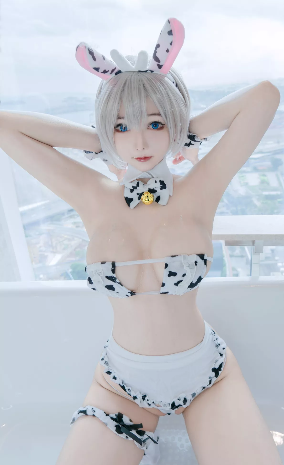 风骚私拍 Uzaki 佳人Cosplay Maid Cow KitKat