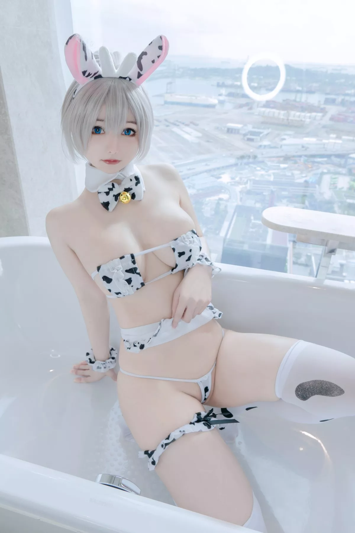 风骚私拍 Uzaki 佳人Cosplay Maid Cow KitKat