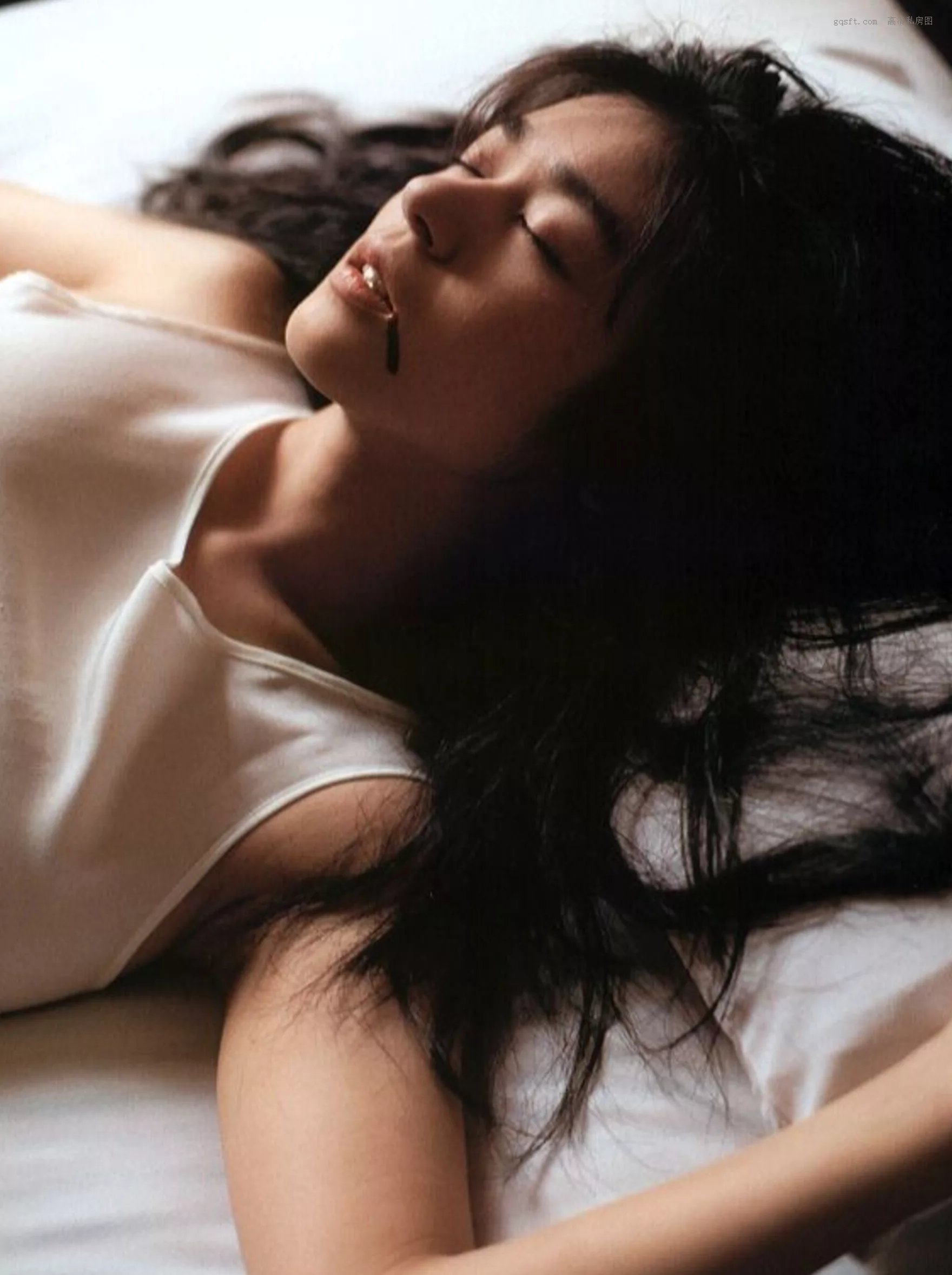 精选 日本 1990.5 青山知可子《热�⌒云�候》 优质艺术写真 尤物