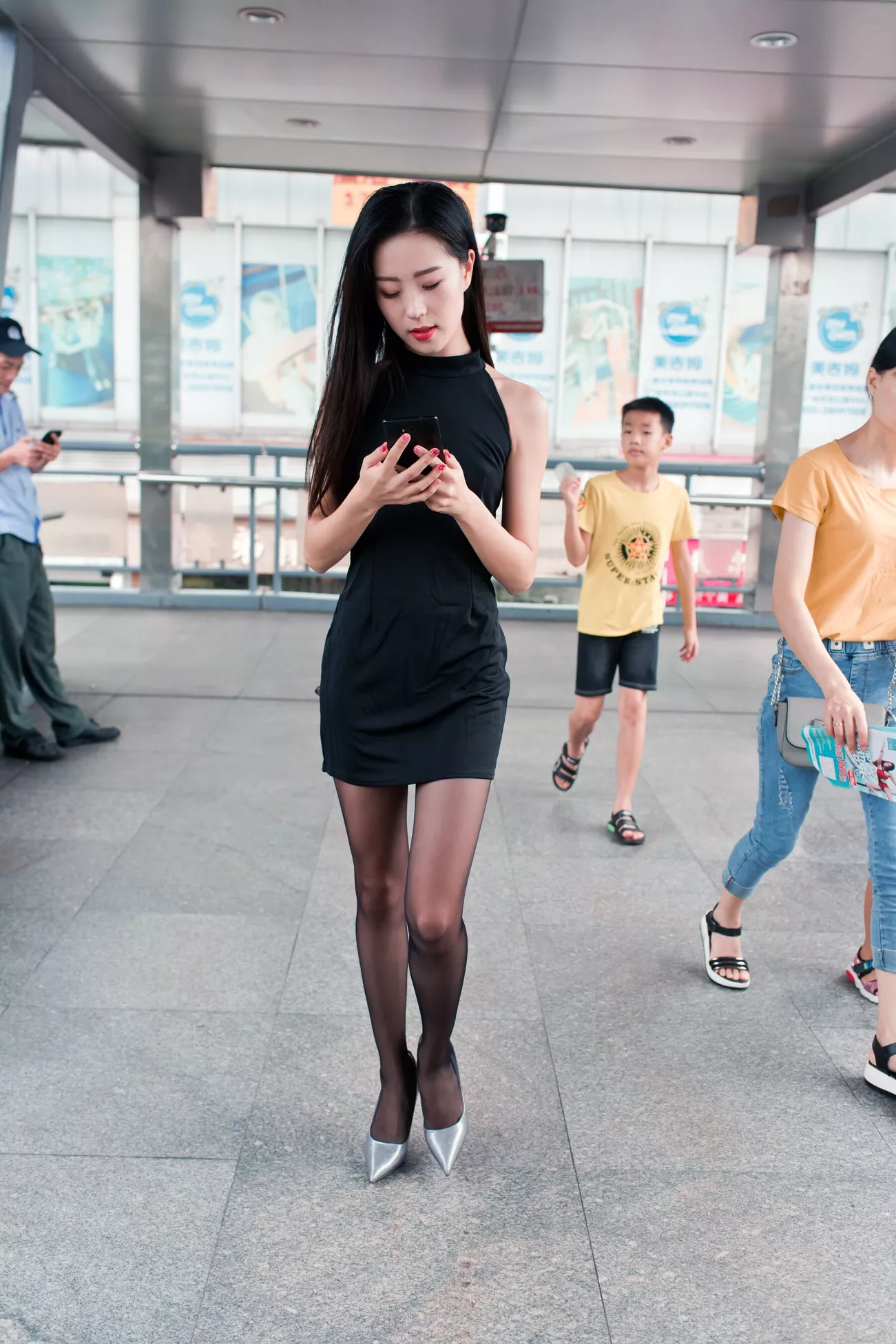 小子怡 高清艺术图套图 Alice《打车奇遇记》