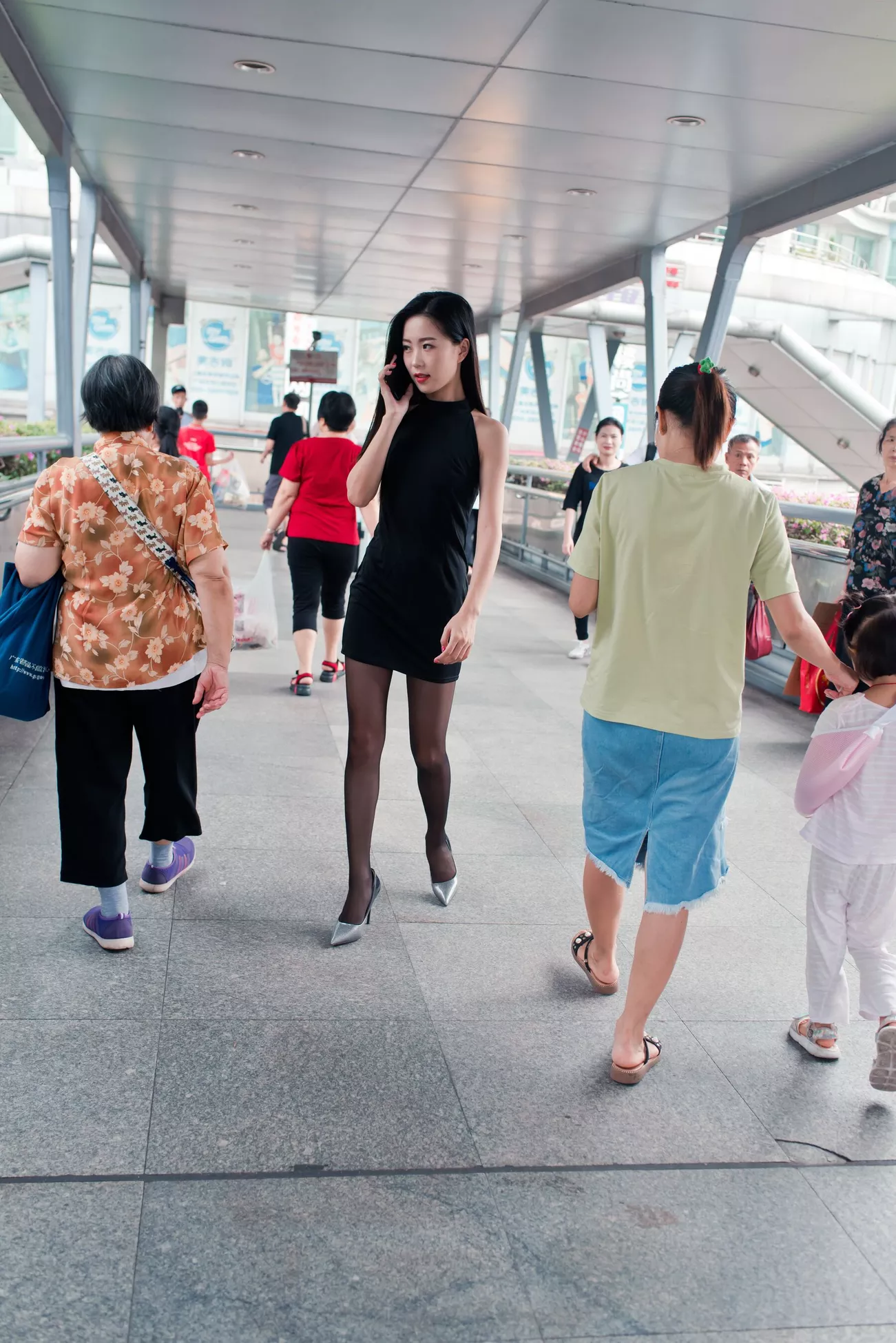 小子怡 高清艺术图套图 Alice《打车奇遇记》