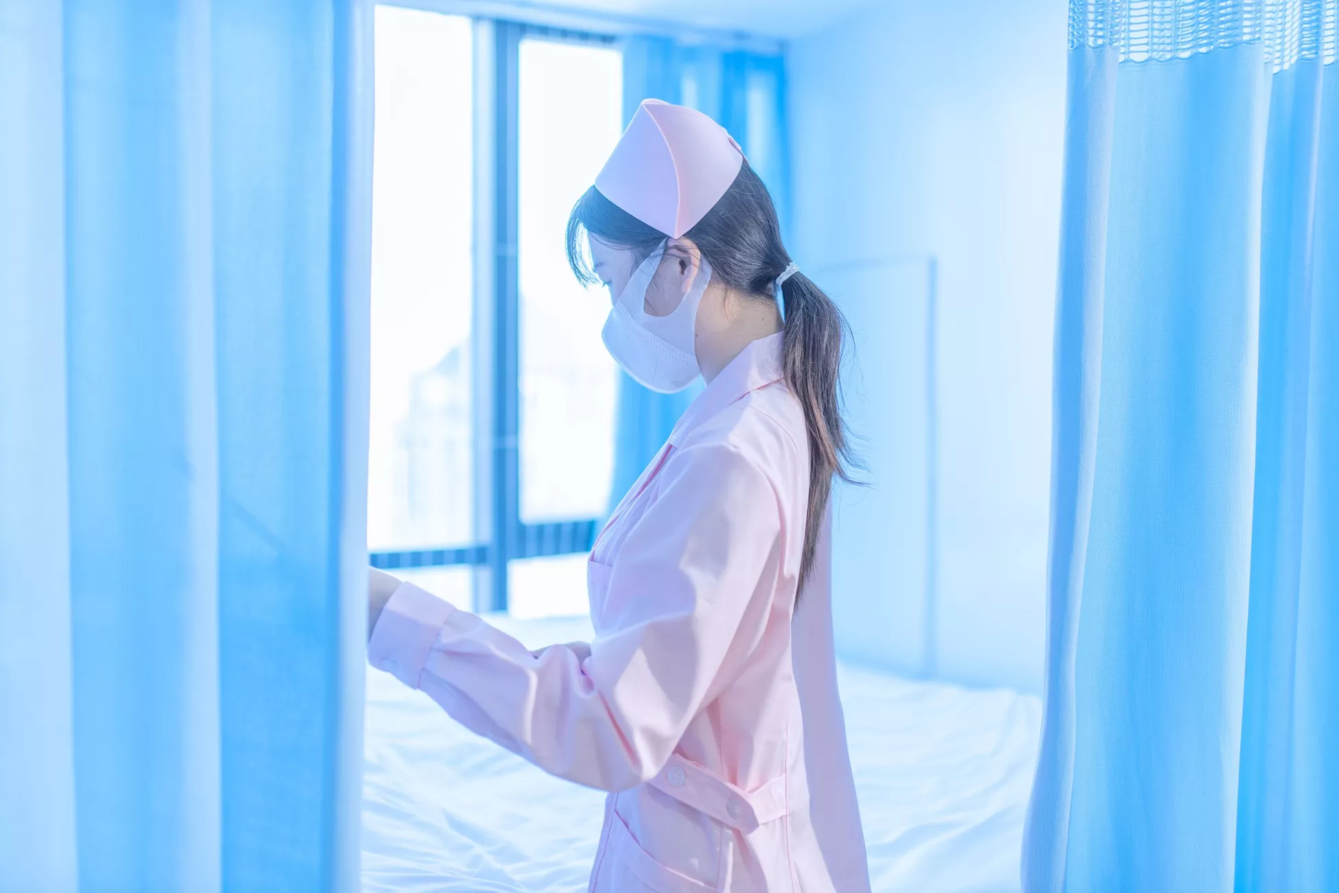 高清艺术图美图 《色女护工》 鹿初