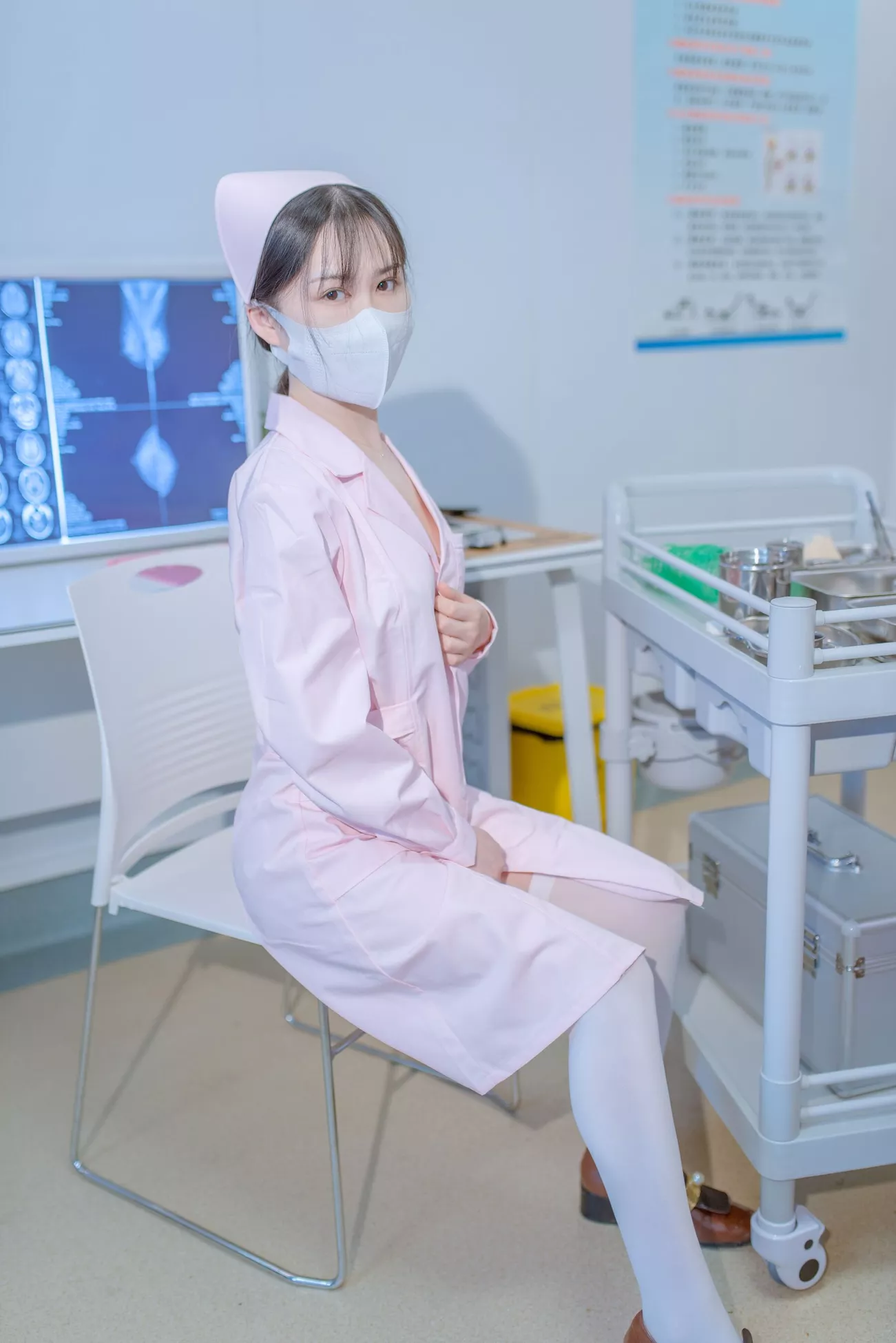 高清艺术图美图 《色女护工》 鹿初
