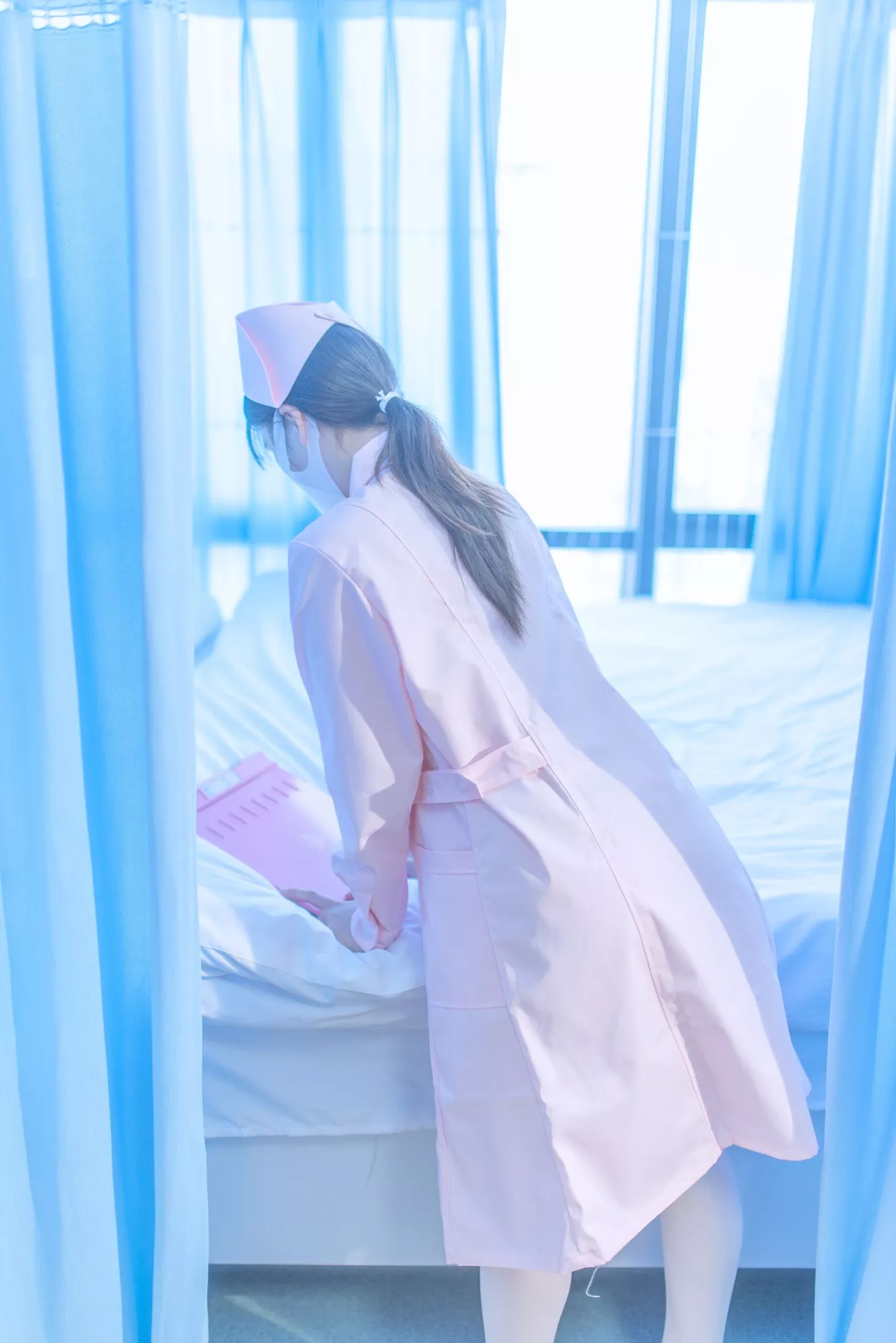 高清艺术图美图 《色女护工》 鹿初