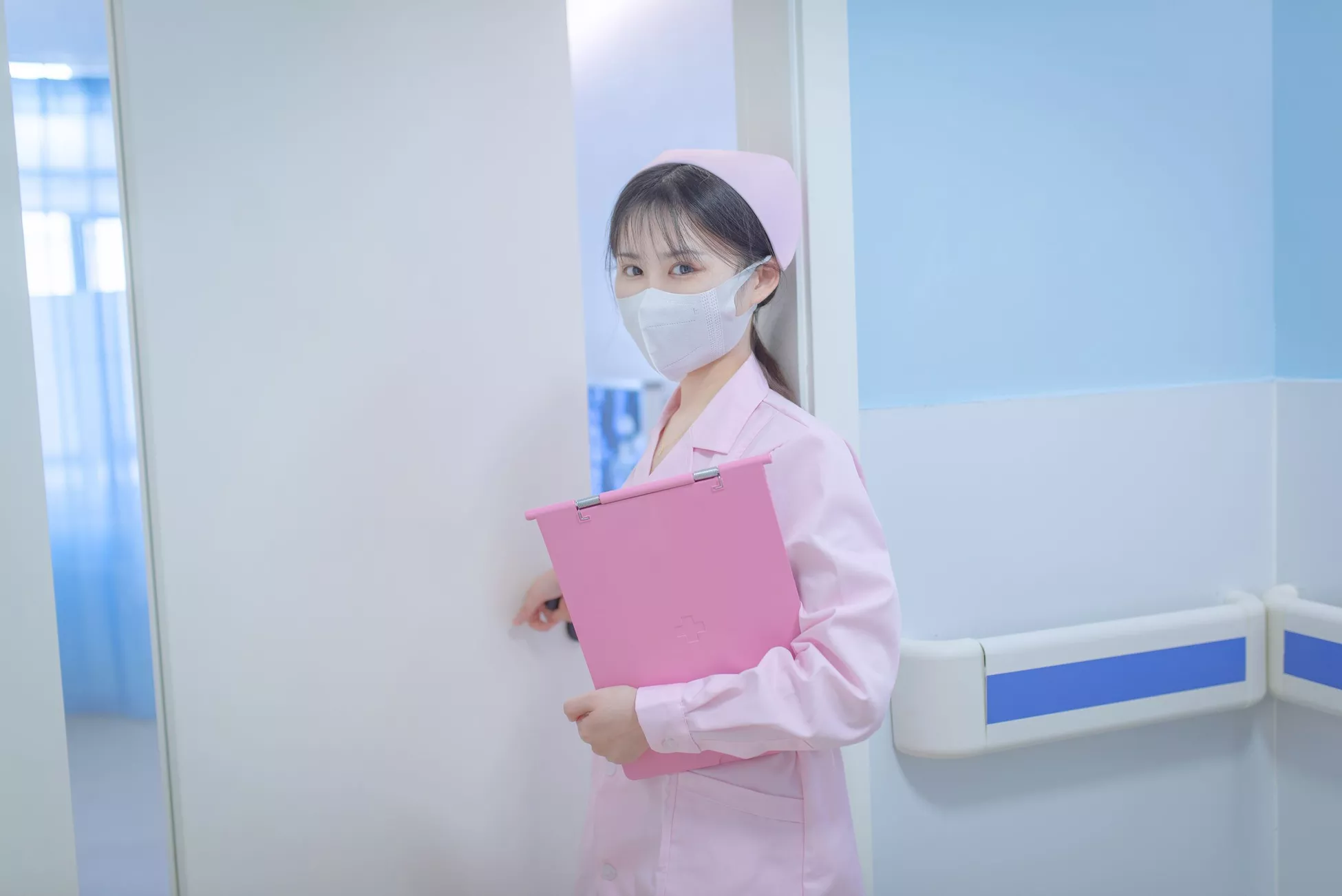 高清艺术图美图 《色女护工》 鹿初