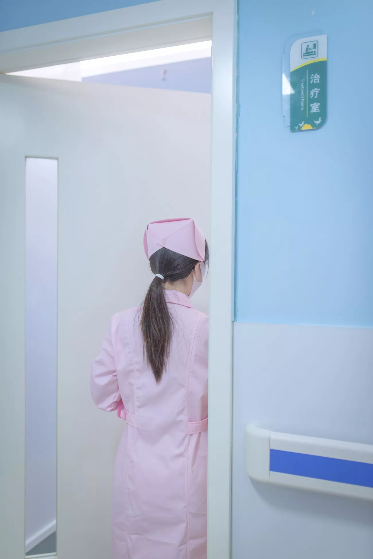 高清艺术图美图 《色女护工》 鹿初