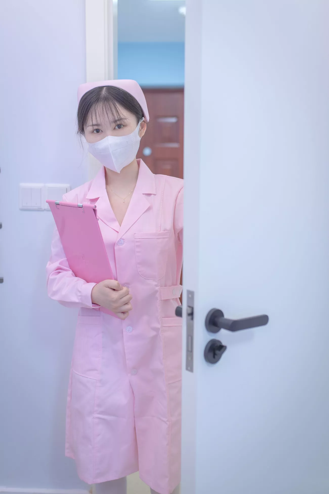 高清艺术图美图 《色女护工》 鹿初