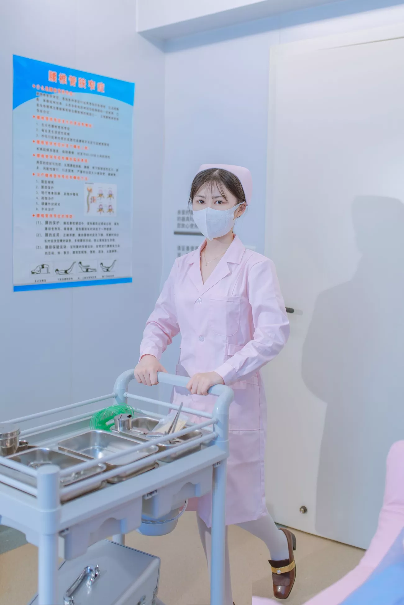 高清艺术图美图 《色女护工》 鹿初