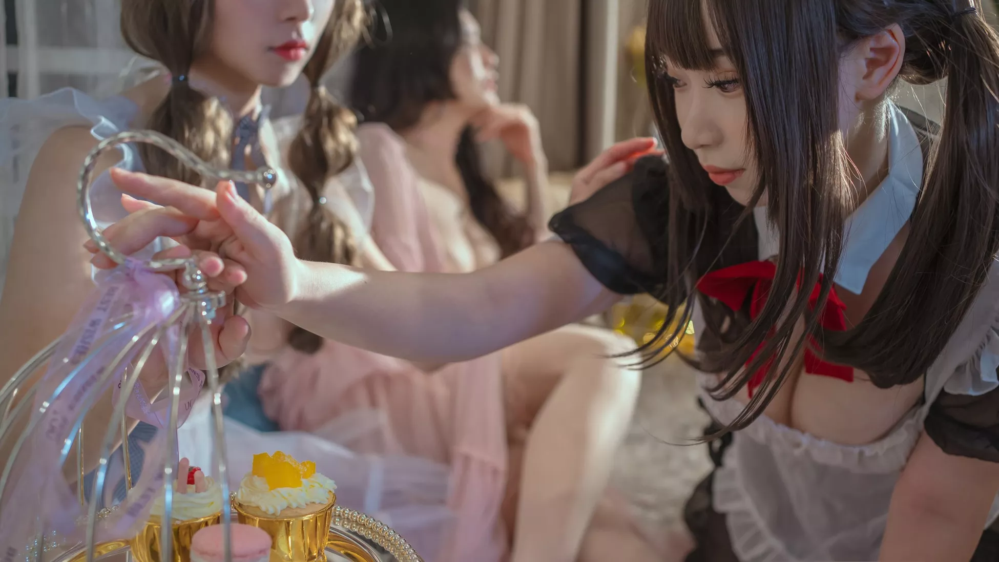 秋秋 下午茶时光 秋和柯基夏小秋 美女Cosplay