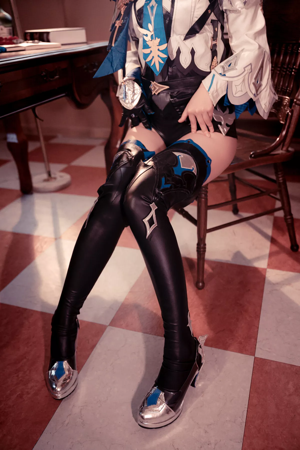 小礼好困  美人Cosplay 风情私拍 优��