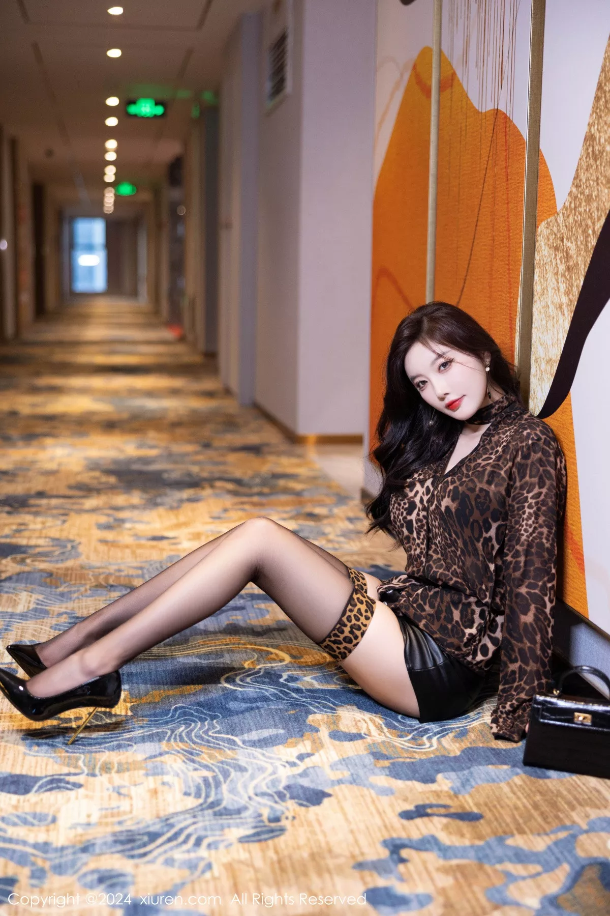 杨晨晨 网XiuRen】 撩人 极致魅惑写真重购 豹纹服饰 黑色内衣 【秀人xiuren 黑丝袜 Vol.8889 女神 Yome