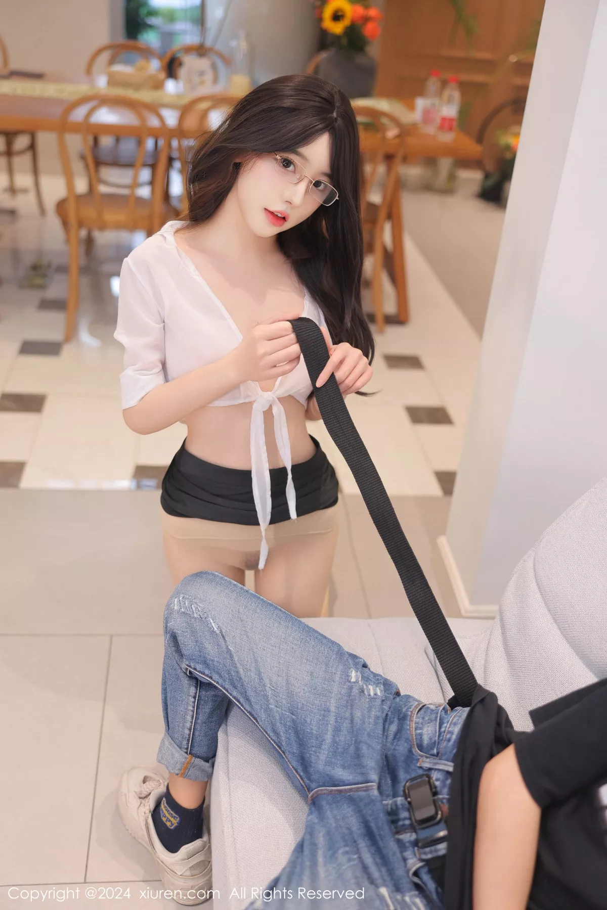 诱人 黑短裙 魅模 【秀人XiuRen 白色超透上衣 桃妖夭 白色丝袜 网XiuRen】 撩人私拍性情重设 No.8885
