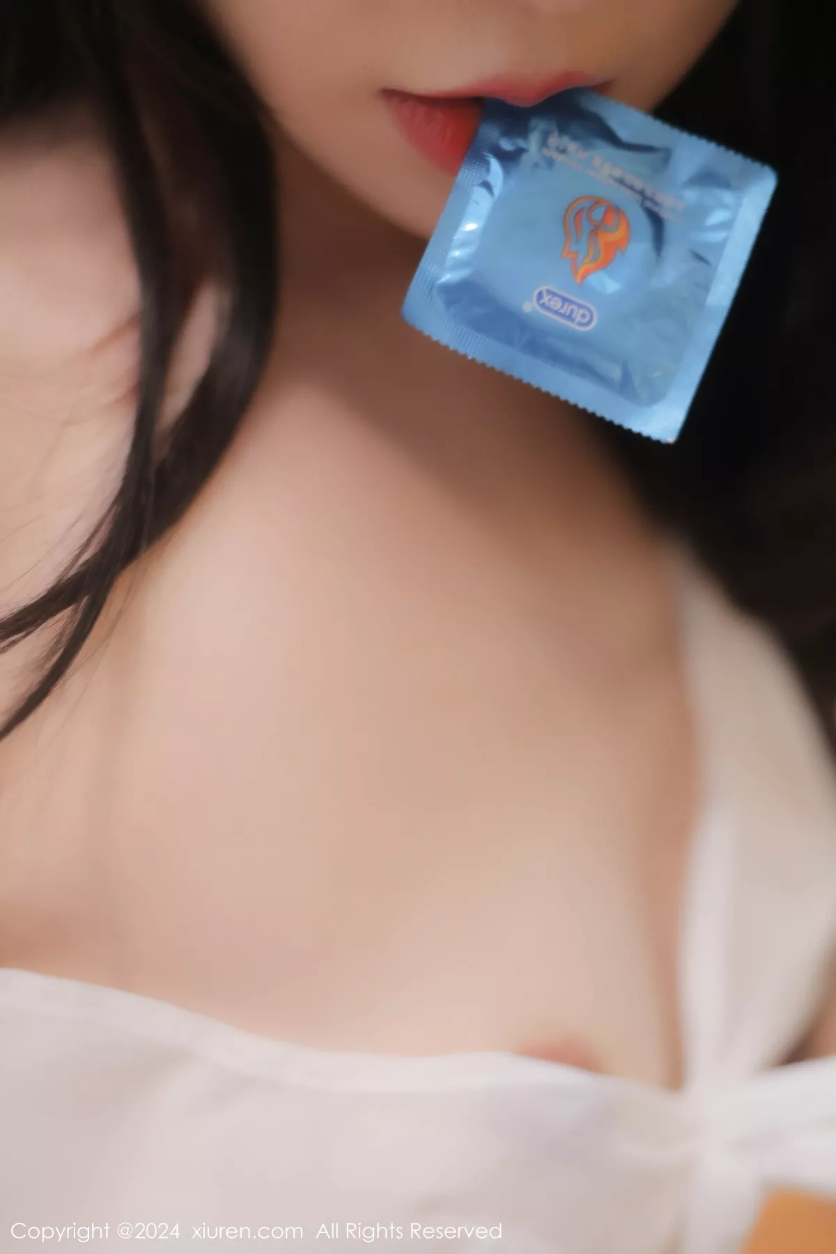 诱人 黑短裙 魅模 【秀人XiuRen 白色超透上衣 桃妖夭 白色丝袜 网XiuRen】 撩人私拍性情重设 No.8885