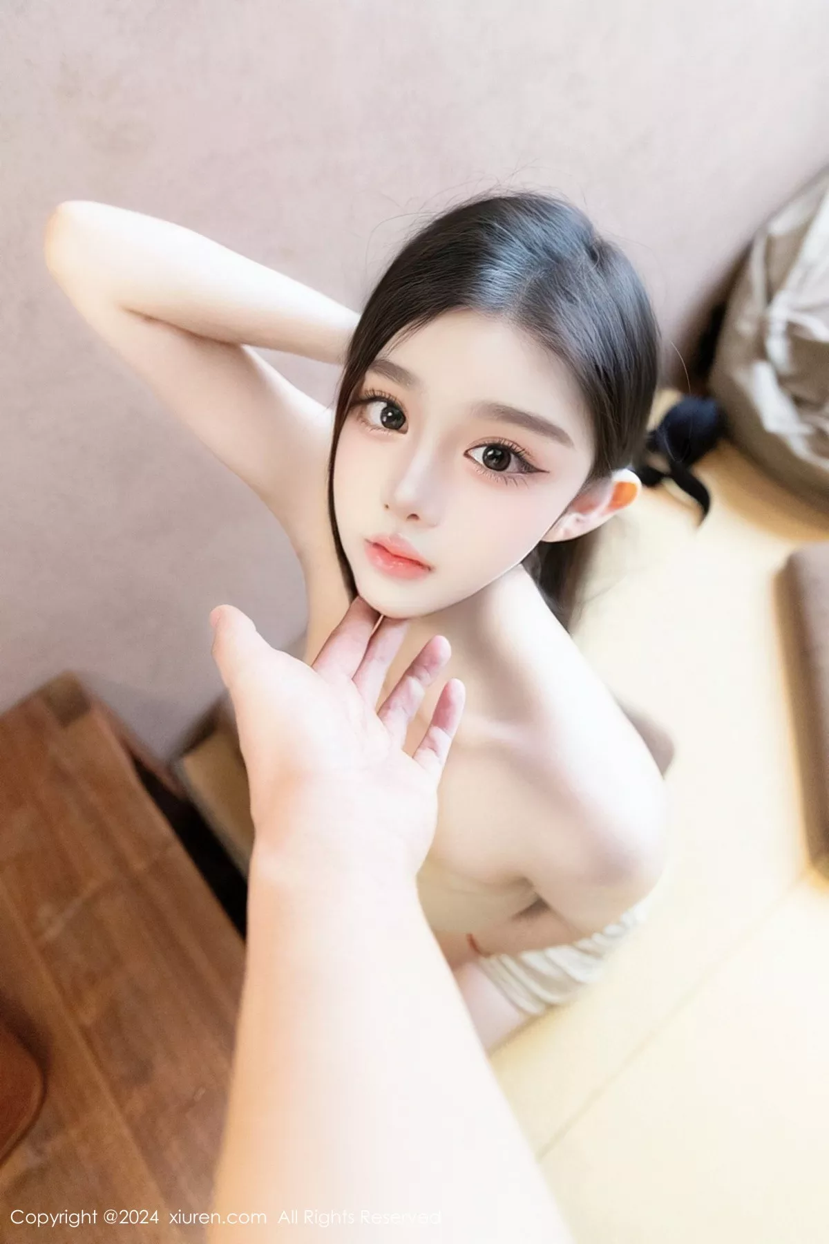 网XiuRen】 私房性情精摄 龙雪儿 【xiuren秀人 艳模 黑色内衣 半撩 Vol.8883 米色吊带短裙 妩媚 秀大屁股纤腿