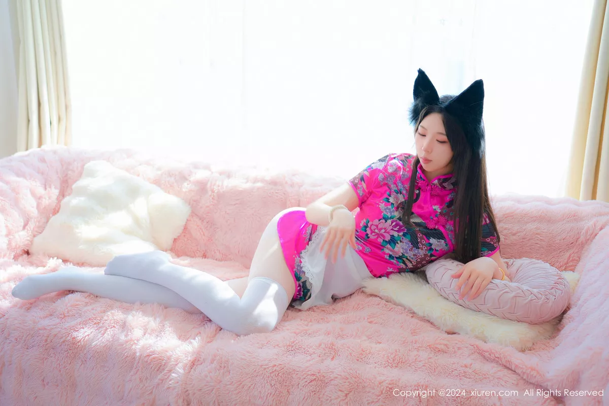 小波多 暗红厨娘穿扮 网XiuRen】 秀凹凸身形 惹火密拍着迷重组 诱人 白色美丝 靓模 No.8896 【秀人