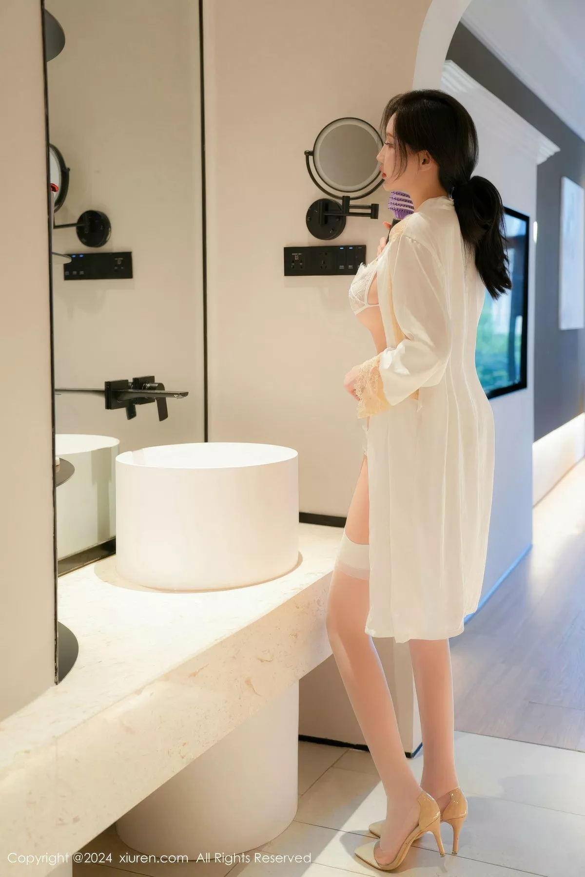 周妍希 秀惹火身材 【秀人 白色丝袜吊袜 私摄写真重摄 尤物 白色性趣内衣 撩人 网XiuRen】 No.8908 Carol