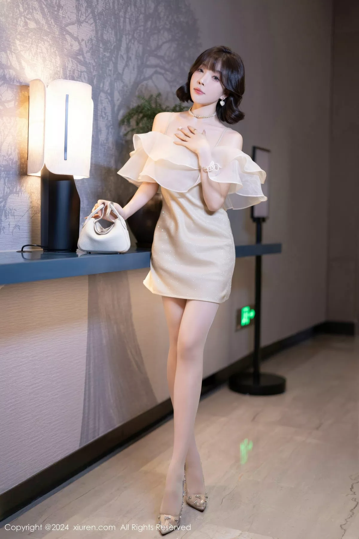 徐莉芝 风情 Vol.8917 美女 Booty 连衣短裙 黑色 迷人私房艺术图重设 浅色 性情内衣 【XIUREN秀人 网XiuRen】