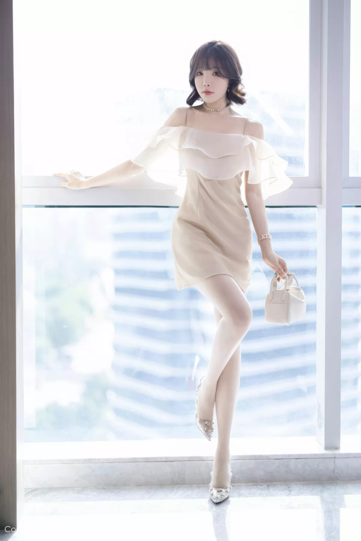 徐莉芝 风情 Vol.8917 美女 Booty 连衣短裙 黑色 迷人私房艺术图重设 浅色 性情内衣 【XIUREN秀人 网XiuRen】