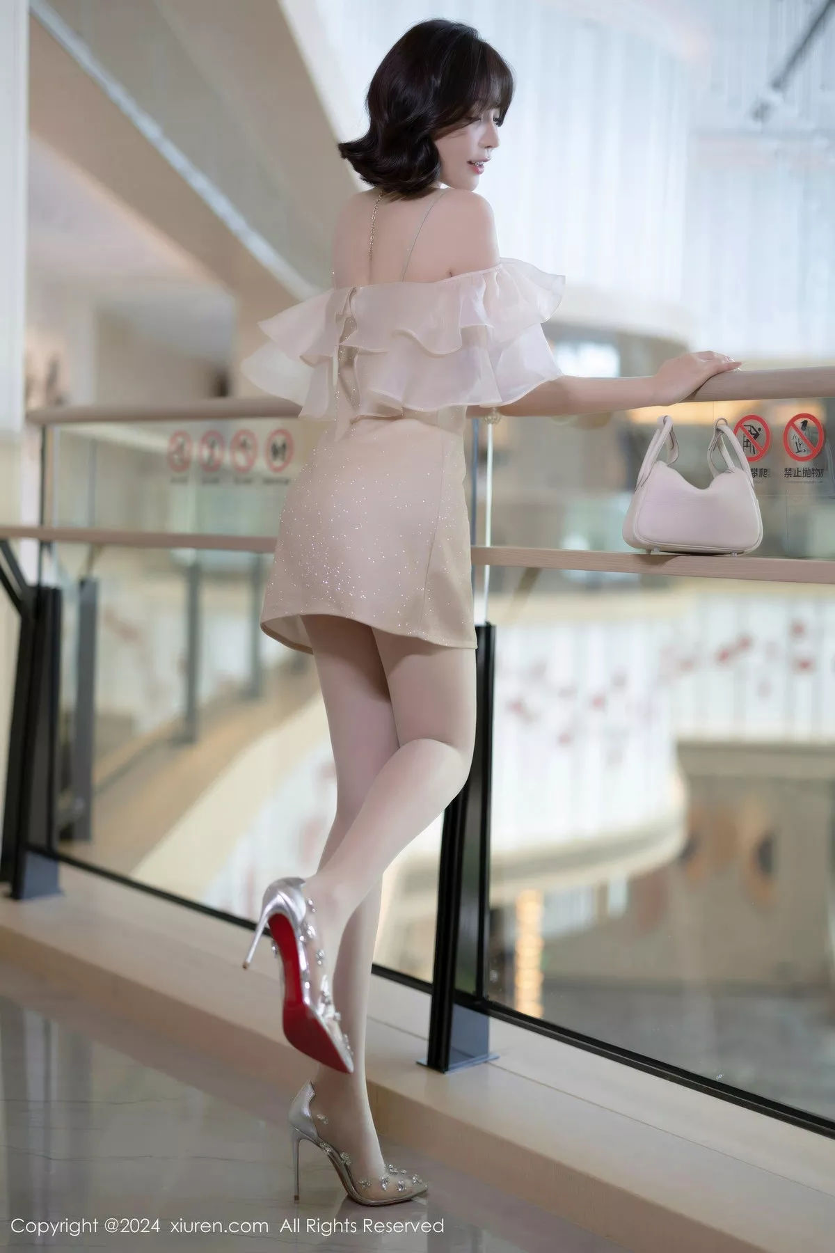 徐莉芝 风情 Vol.8917 美女 Booty 连衣短裙 黑色 迷人私房艺术图重设 浅色 性情内衣 【XIUREN秀人 网XiuRen】