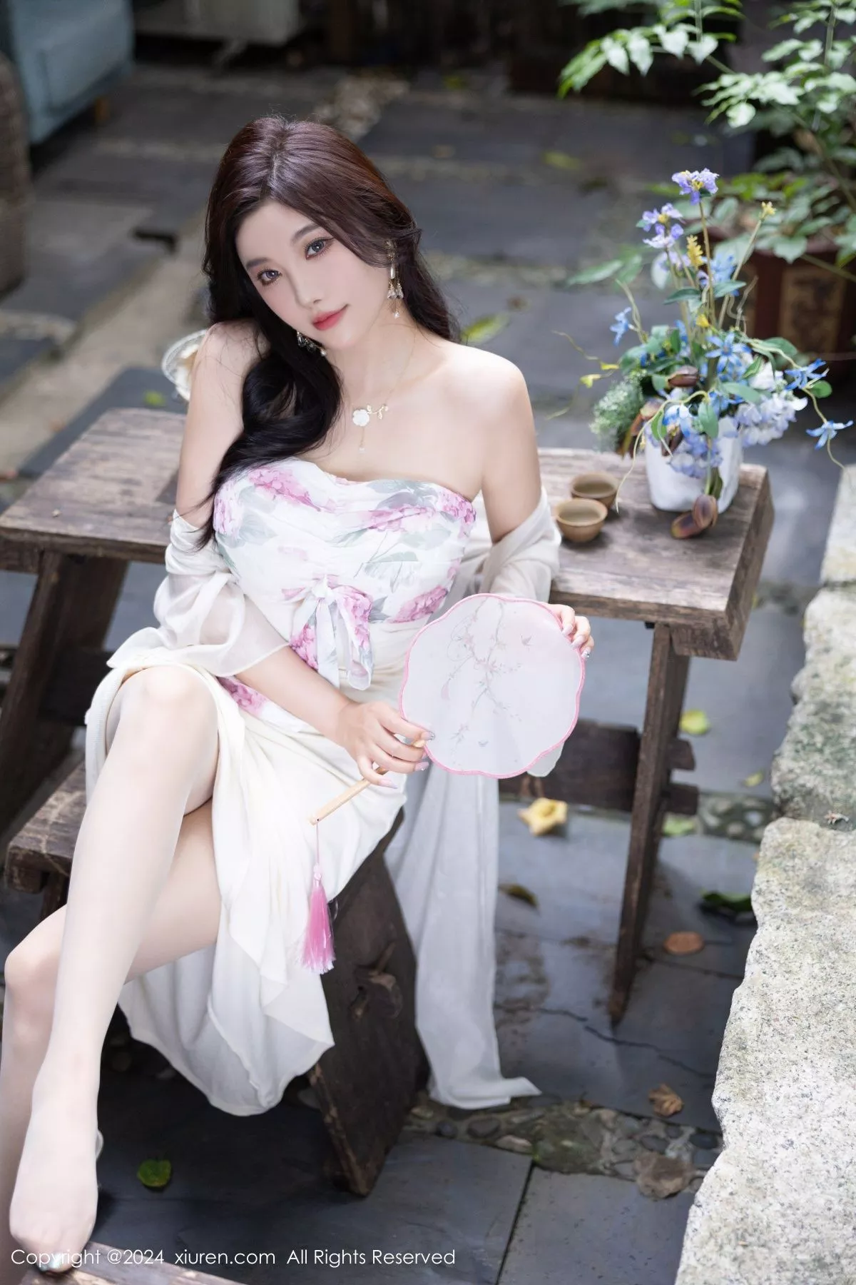 网XiuRen】 丽人 杨晨晨 【秀人XIUREN 秀完美身段 开档肉丝 Yome 浅色连衣裙 迷惑密拍重购 撩人 Vol.8926